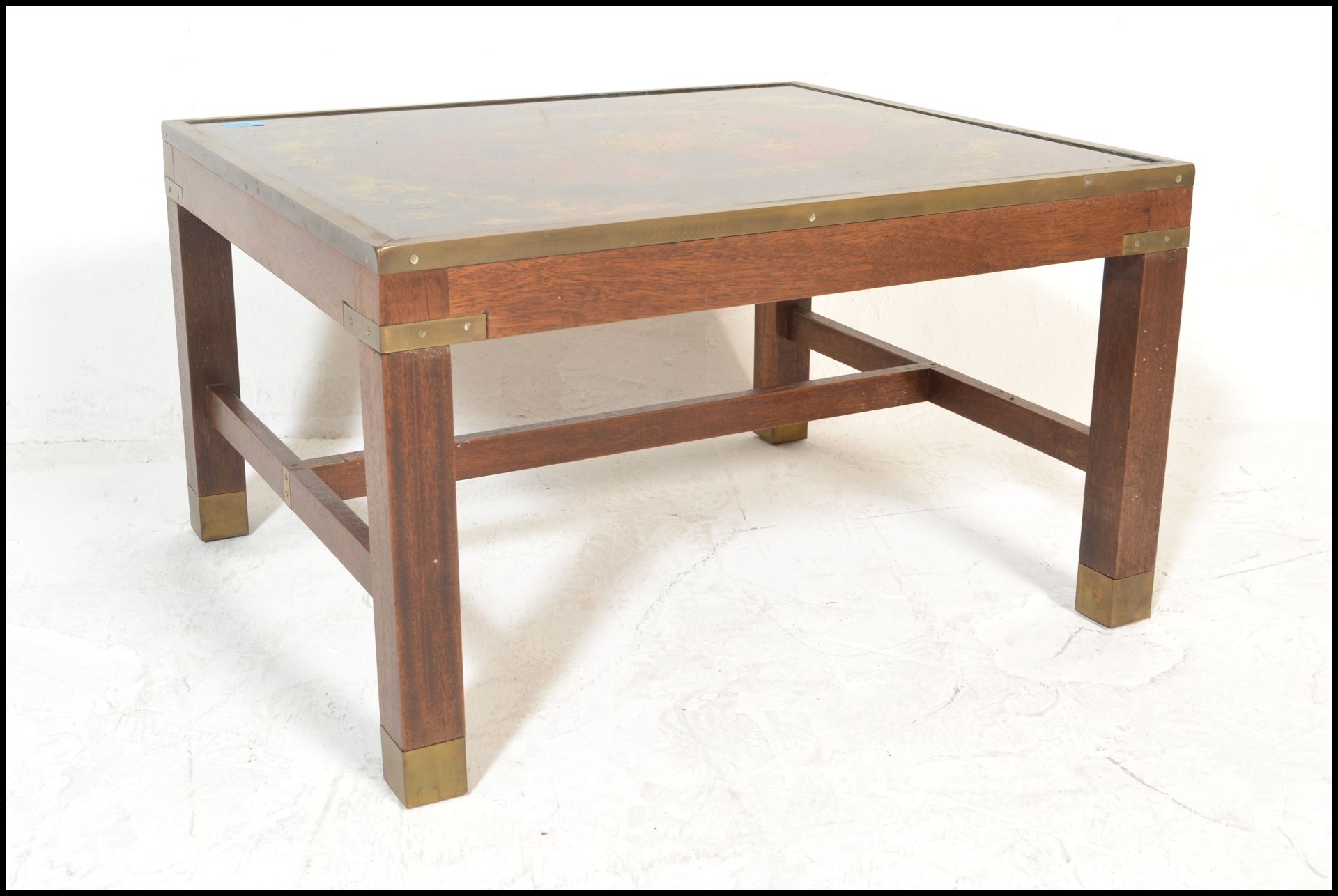 A retro mid century British campaign style coffee / occasional table being raised on mahogany legs - Bild 2 aus 14