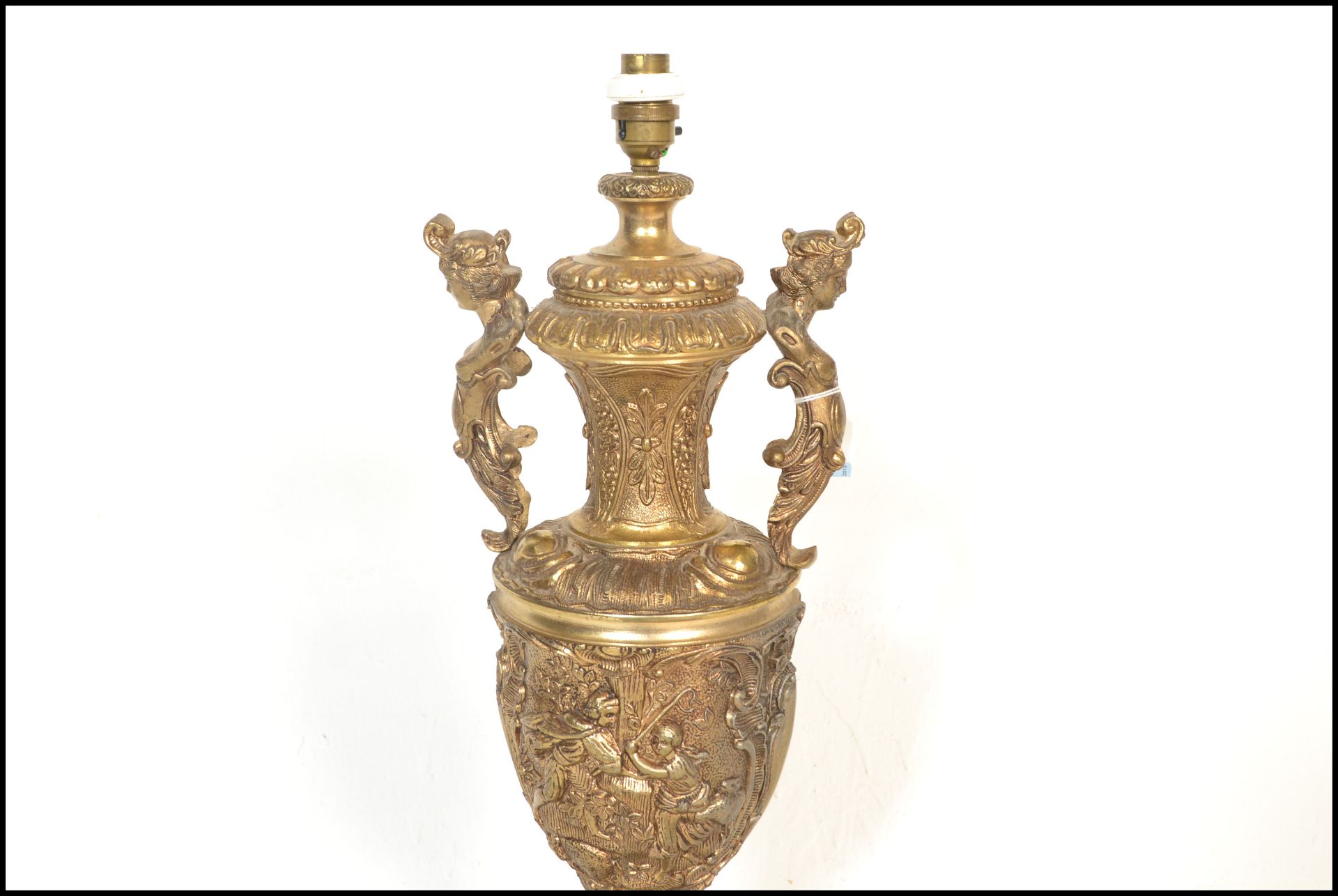 A large 20th Century twin handled gilt metal table lamp of urn shape form having pictorial relief - Bild 3 aus 5