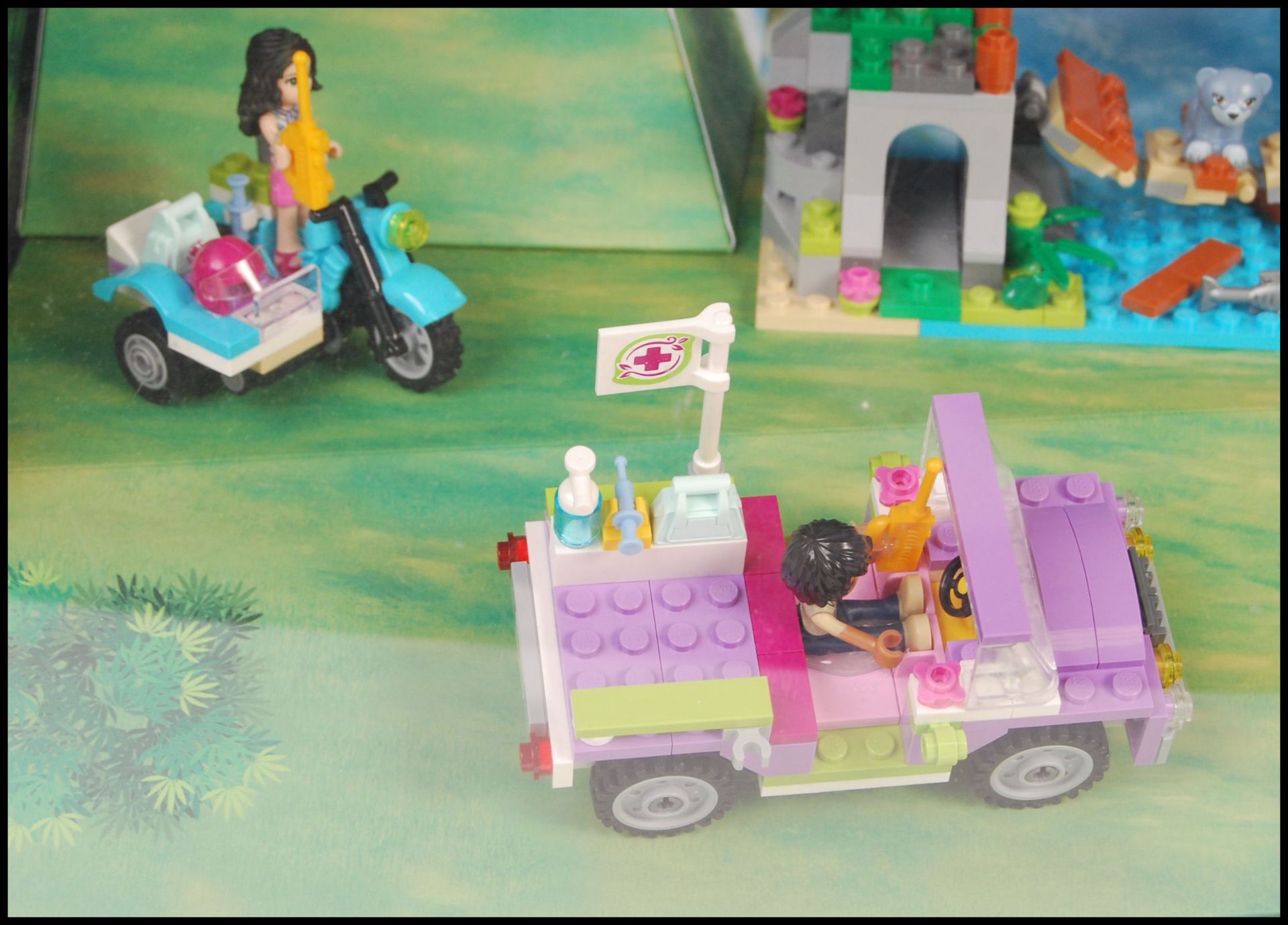 LEGO FRIENDS MULTI SET SHOP DISPLAY CABINET - Bild 3 aus 5