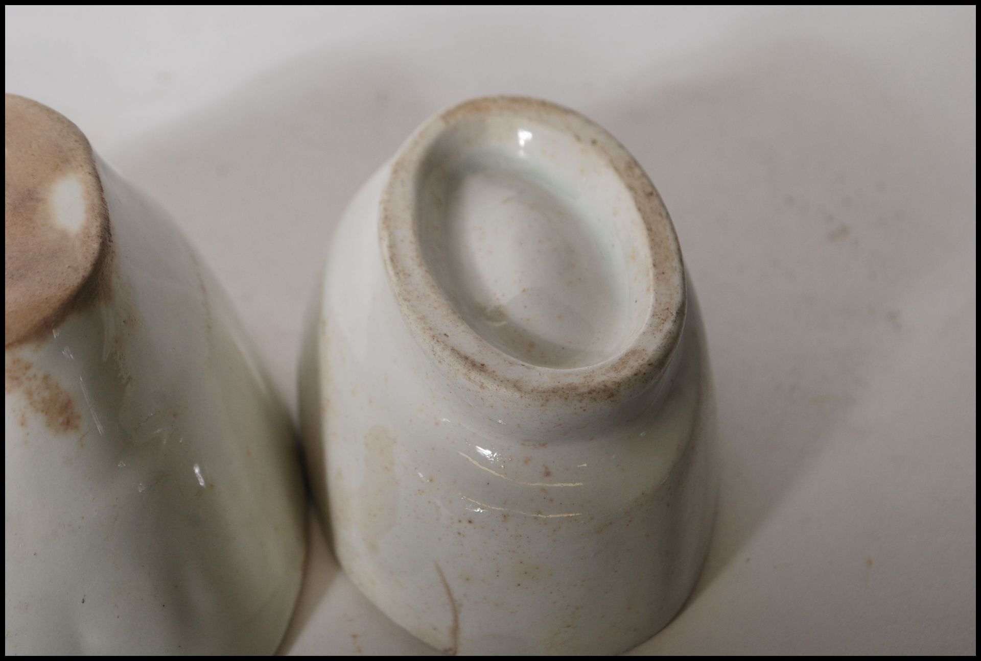 A group of five 19th Century ceramic miniature jelly moulds three having fruit designs to the tops - Bild 11 aus 11