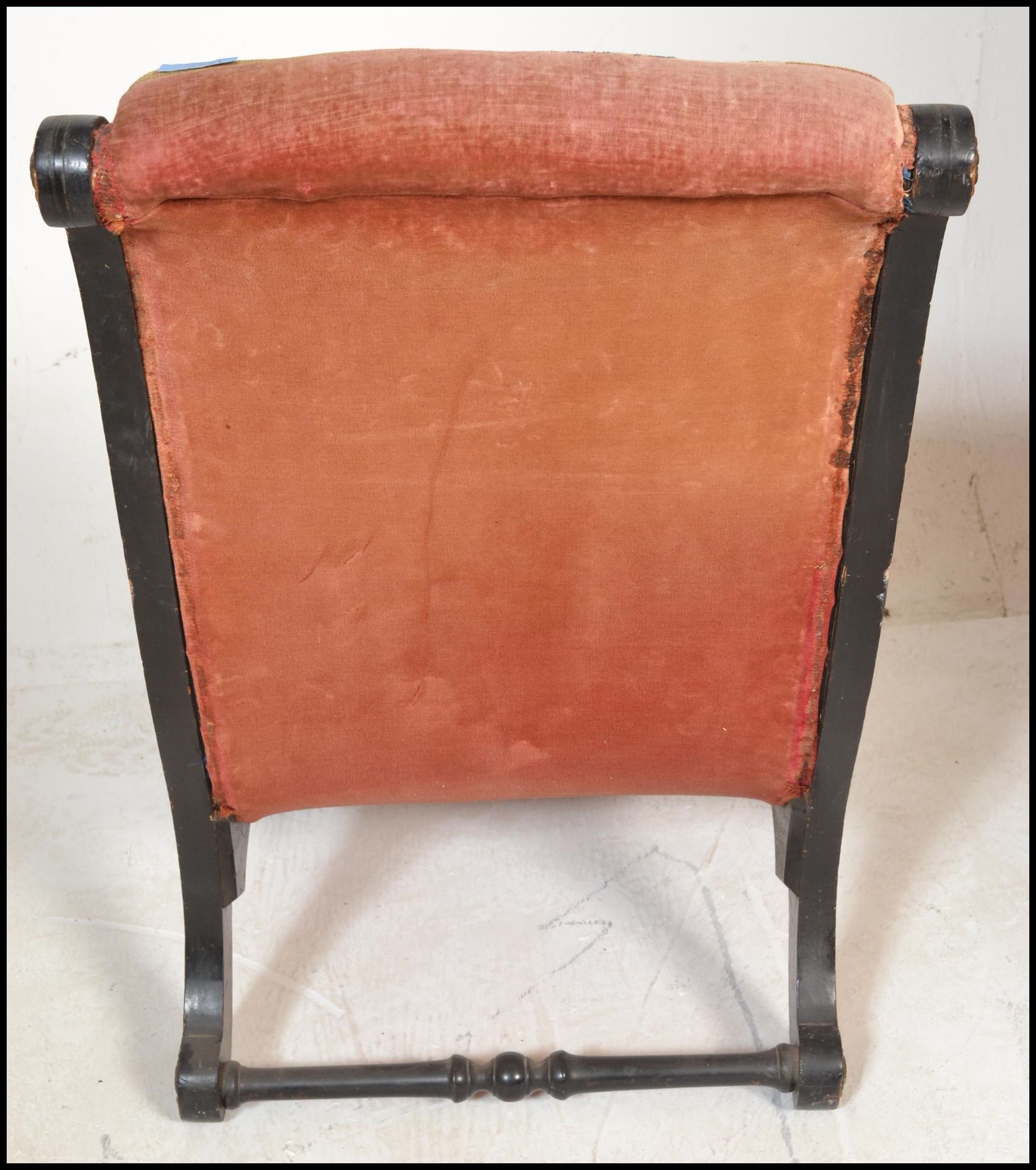 A 19th Century ebonised parcel gilt frame nursing slipper chair, button back upholstered seat pad - Bild 6 aus 6