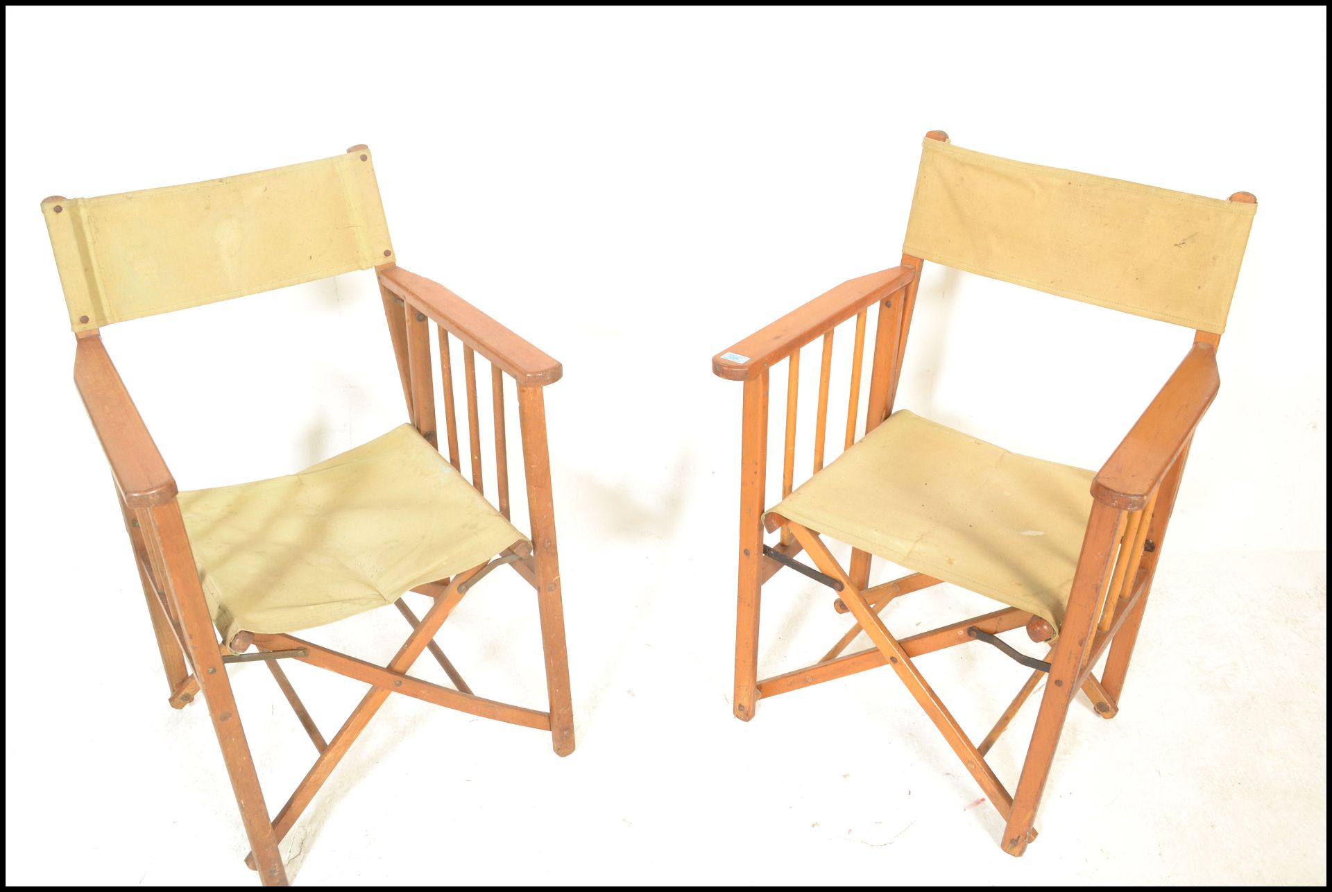 A group of four retro mid 20th Century wooden and canvas upholstered directors / garden chairs, - Bild 3 aus 9