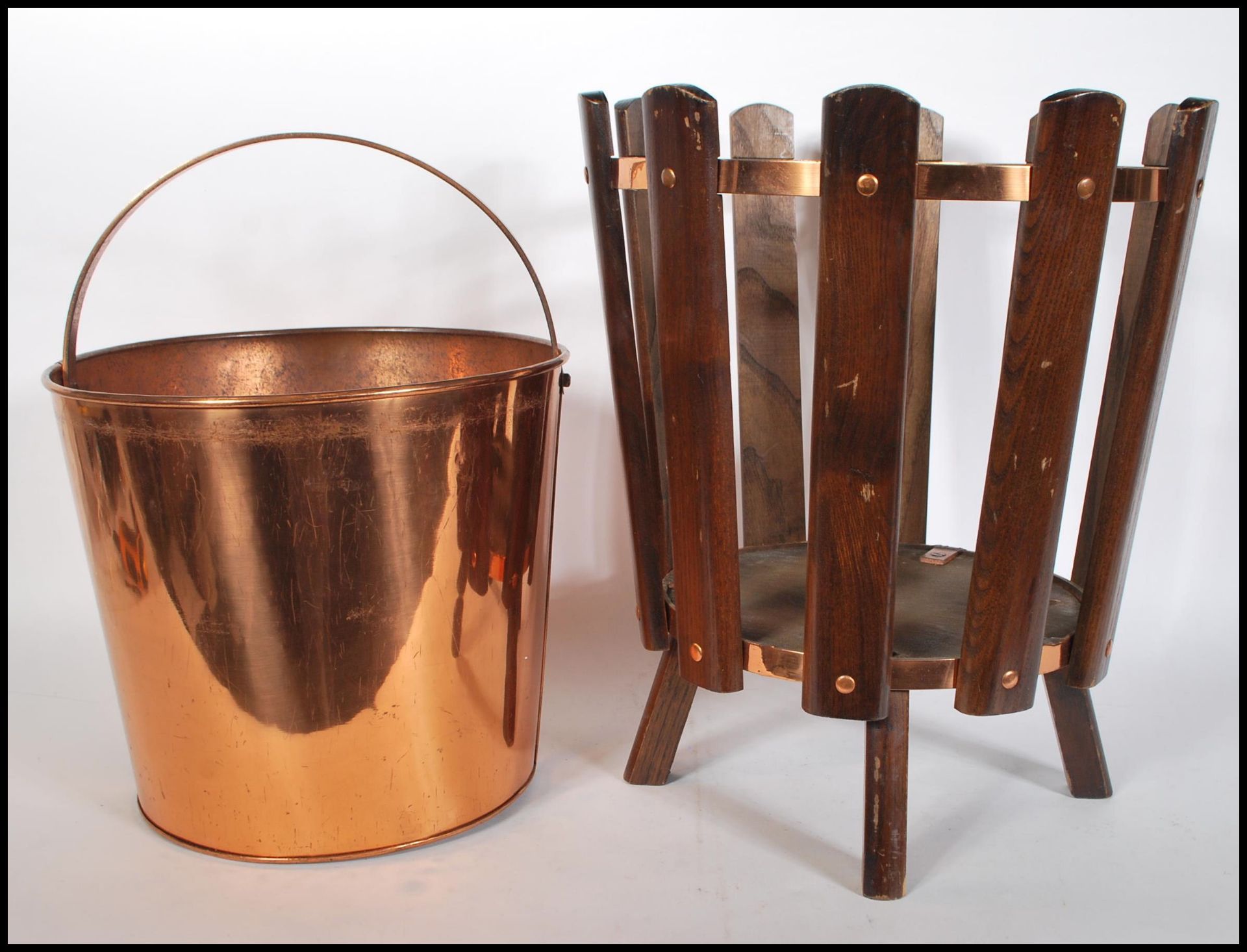 A 1960's retro vintage sputnik atomic teak wood and copper litter bin consisting of panelled teak - Bild 4 aus 7