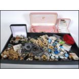 A collection of vintage costume jewellery to include a good selection of brooches including an