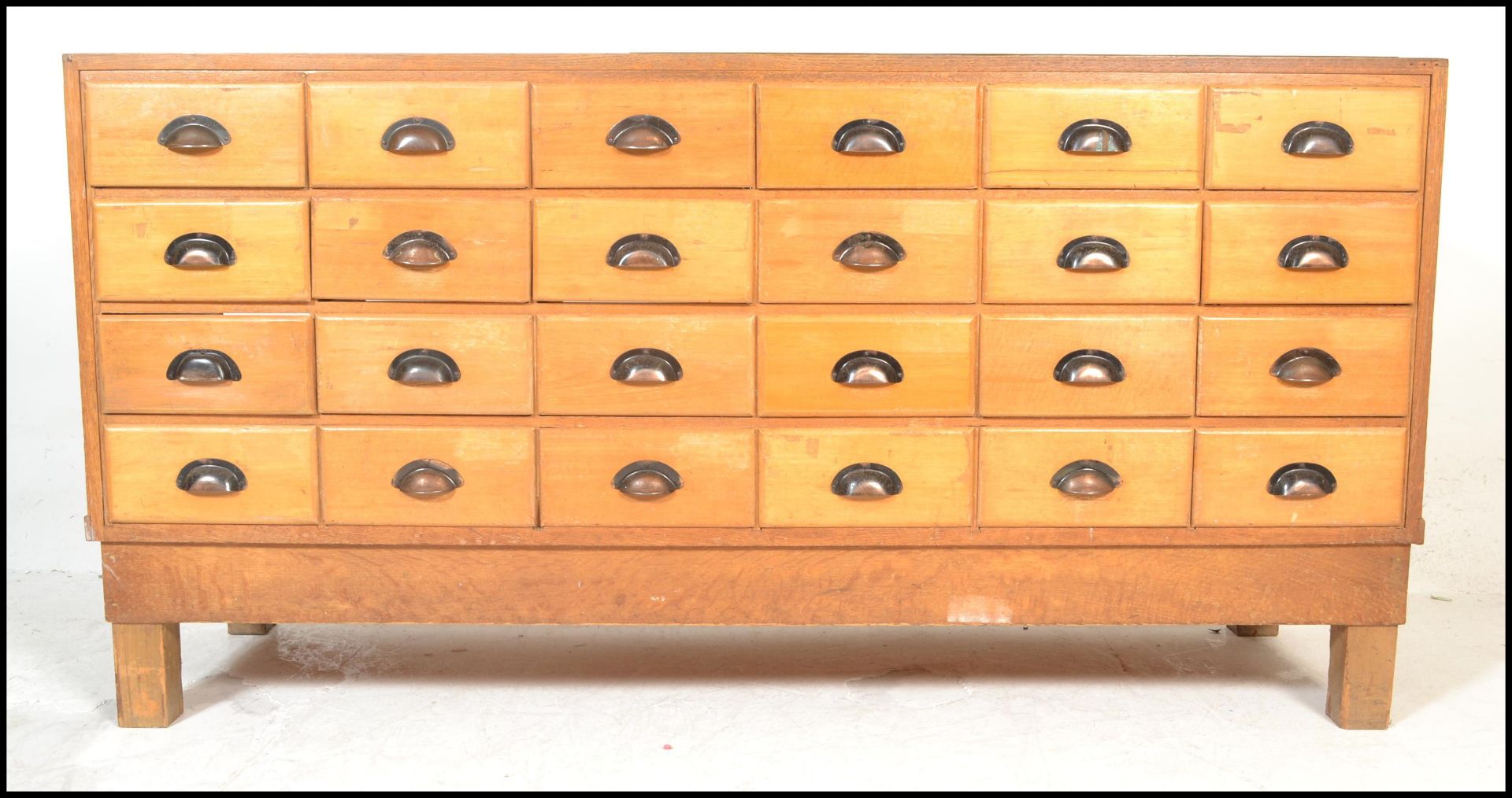 A good early 20th century 1930's Art Deco golden oak multi drawer vintage haberdashery shop - Bild 6 aus 10