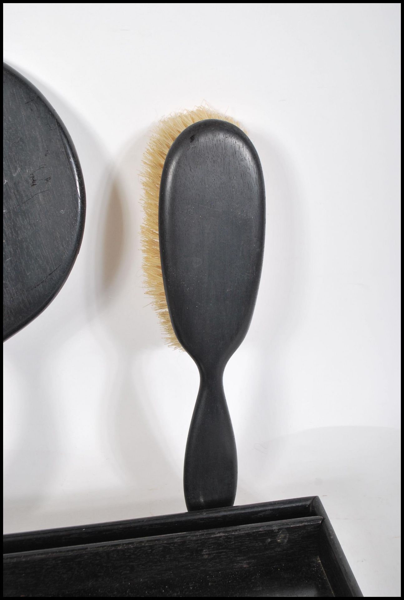 A vintage early 20th Century ebony dressing table set consisting of tray, mirror, hair brush and - Bild 5 aus 5