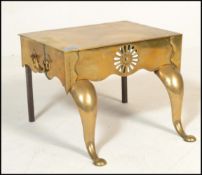 An early 20th Century brass footmans trivet / carriage step having bowed front legs with pierced