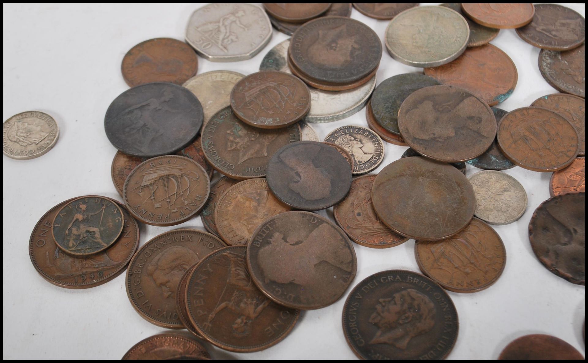 A collection of coins to include a group of copper coins dating from the 19th Century onwards, a - Bild 3 aus 11