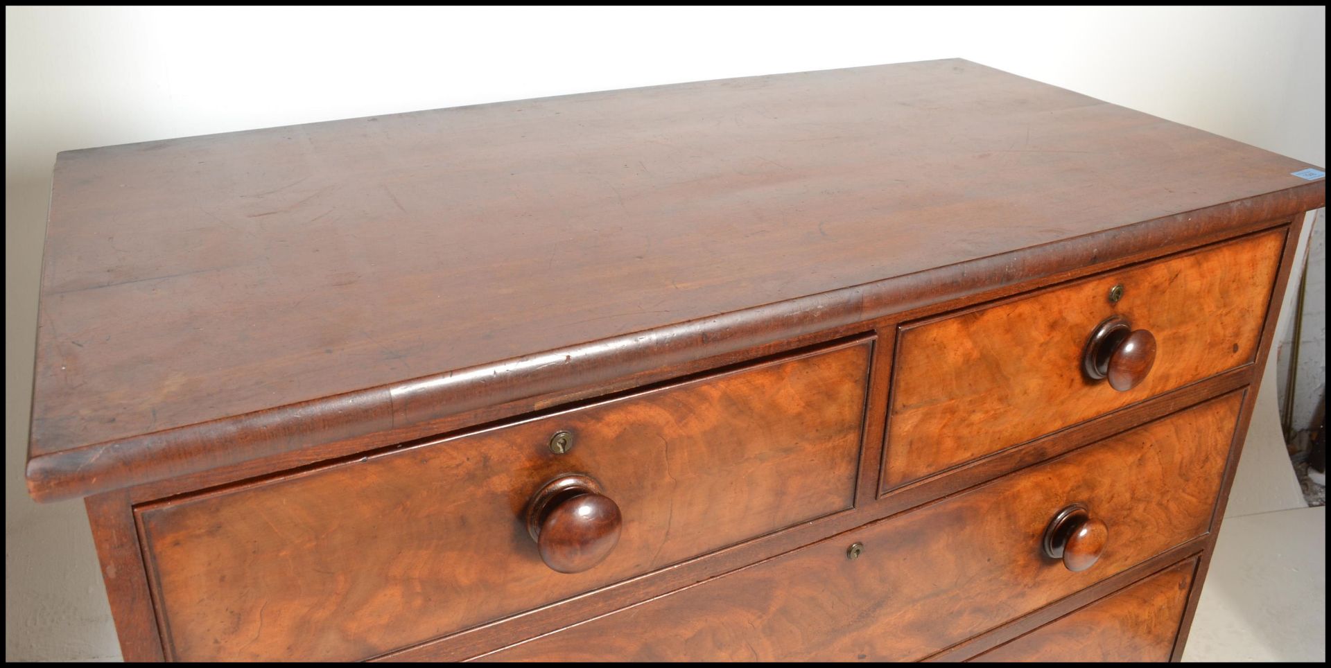 A 19th Century Victorian mahogany chest of drawers, flared top above two short drawers over three - Bild 2 aus 7