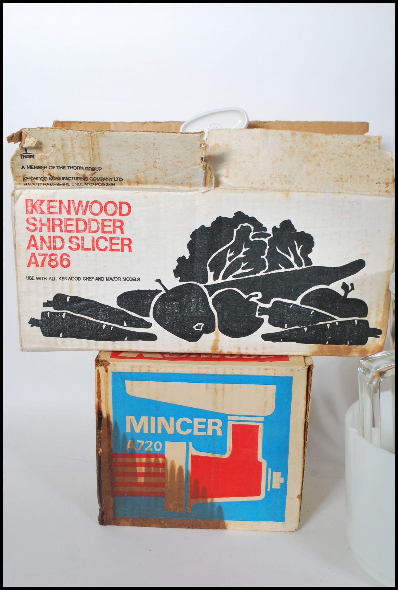 A mid century Kenwood Chef kitchen mixer complete with the K whisk along with other Kenwood - Bild 2 aus 5