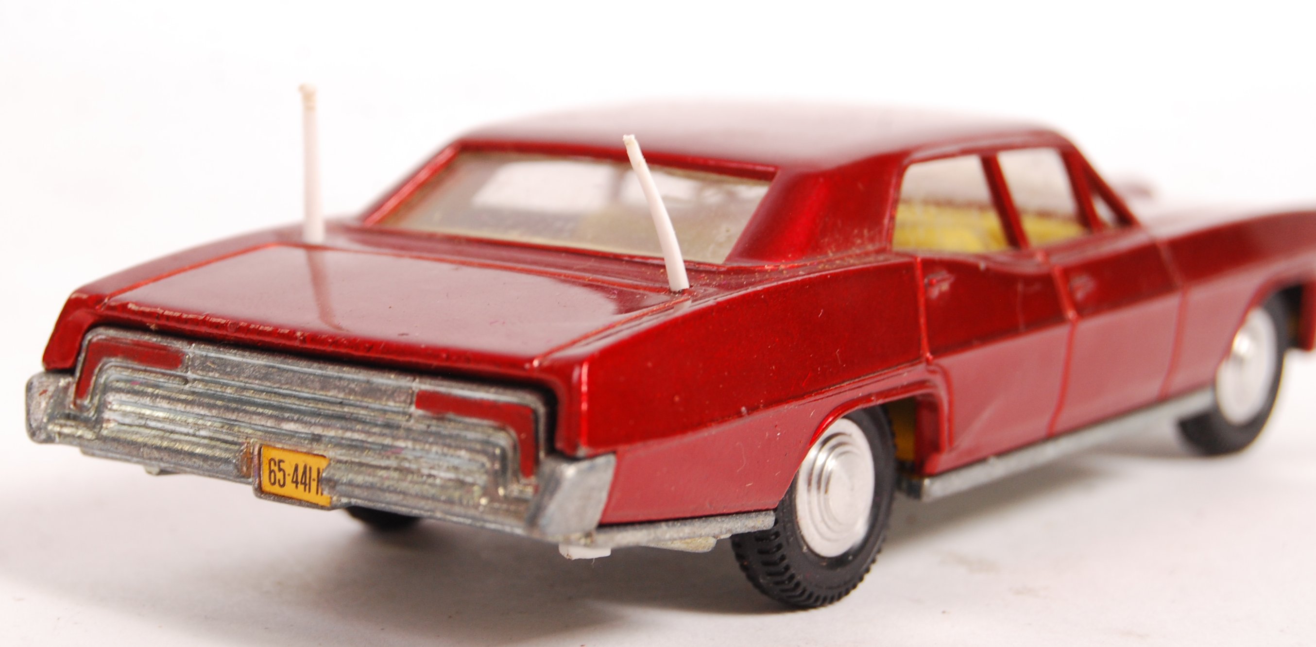 Pontiac parisienne Dinky Toys made in England sans boite