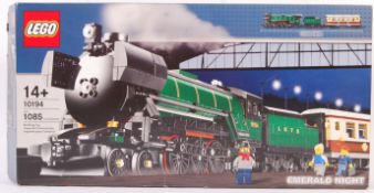 RARE LEGO ' EMERALD NIGHT ' BOXED TRAINSET SET 10194