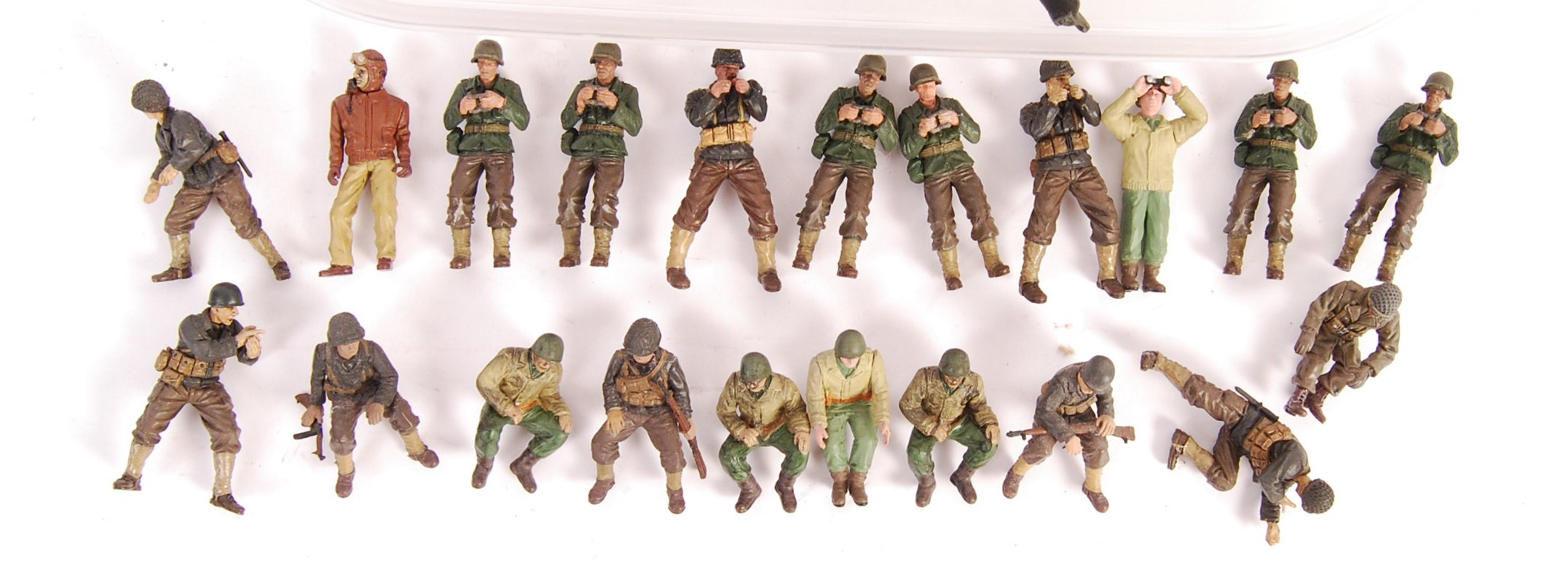 ASSORTED SCALE MODEL MILITARY ACCESSORIES, FIGURES & DIECAST - Image 3 of 3