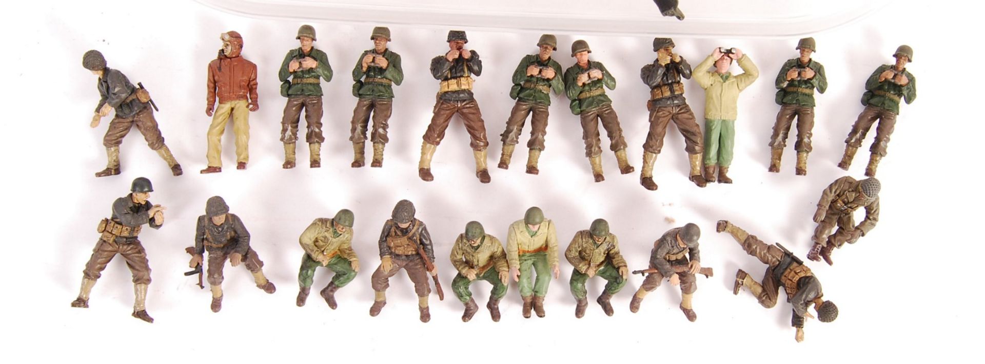 ASSORTED SCALE MODEL MILITARY ACCESSORIES, FIGURES & DIECAST - Bild 3 aus 3