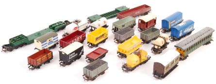 LARGE COLLECTION OF ASSORTED 00 GAUGE ROLLING STOCK WAGONS