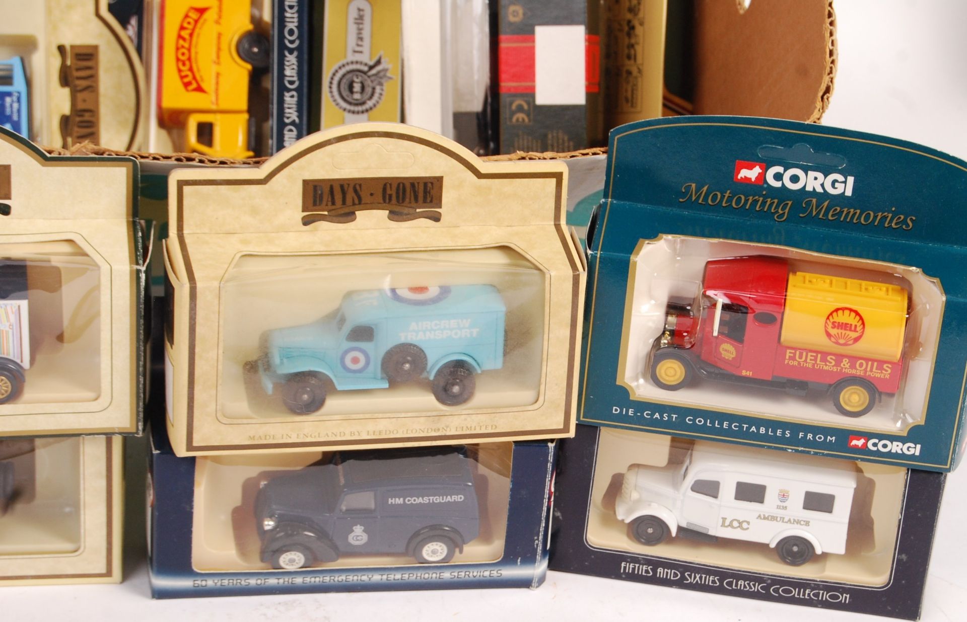 COLLECTION OF ASSORTED BOXED DIECAST MODEL VEHICLES - Bild 3 aus 4