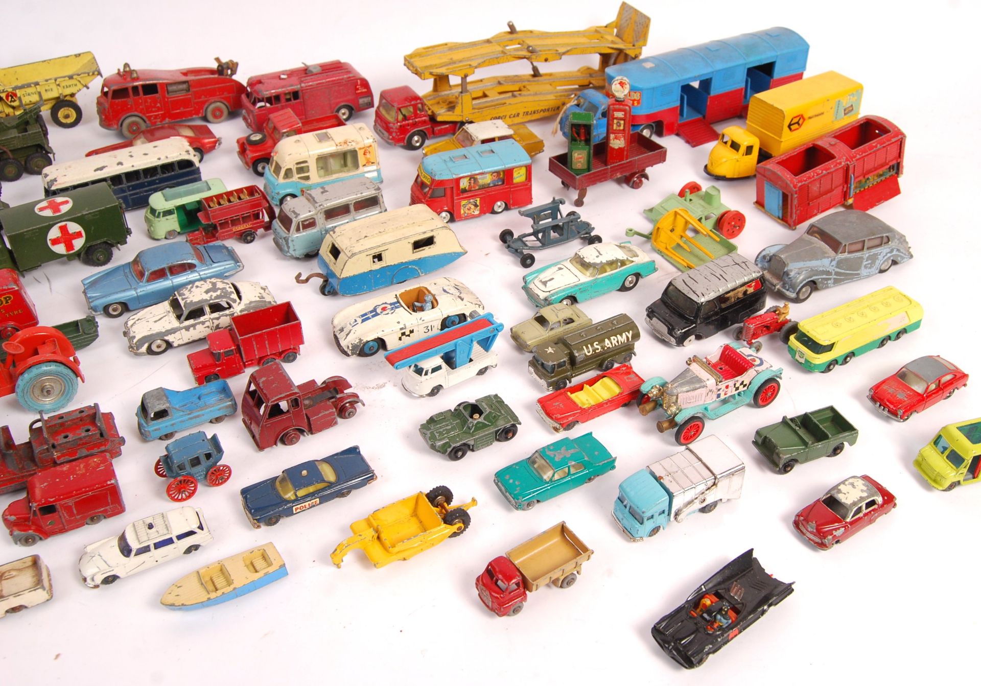 ASSORTED DIECAST SCALE MODEL VEHICLES CORGI, DINKY AND MORE - Bild 3 aus 6