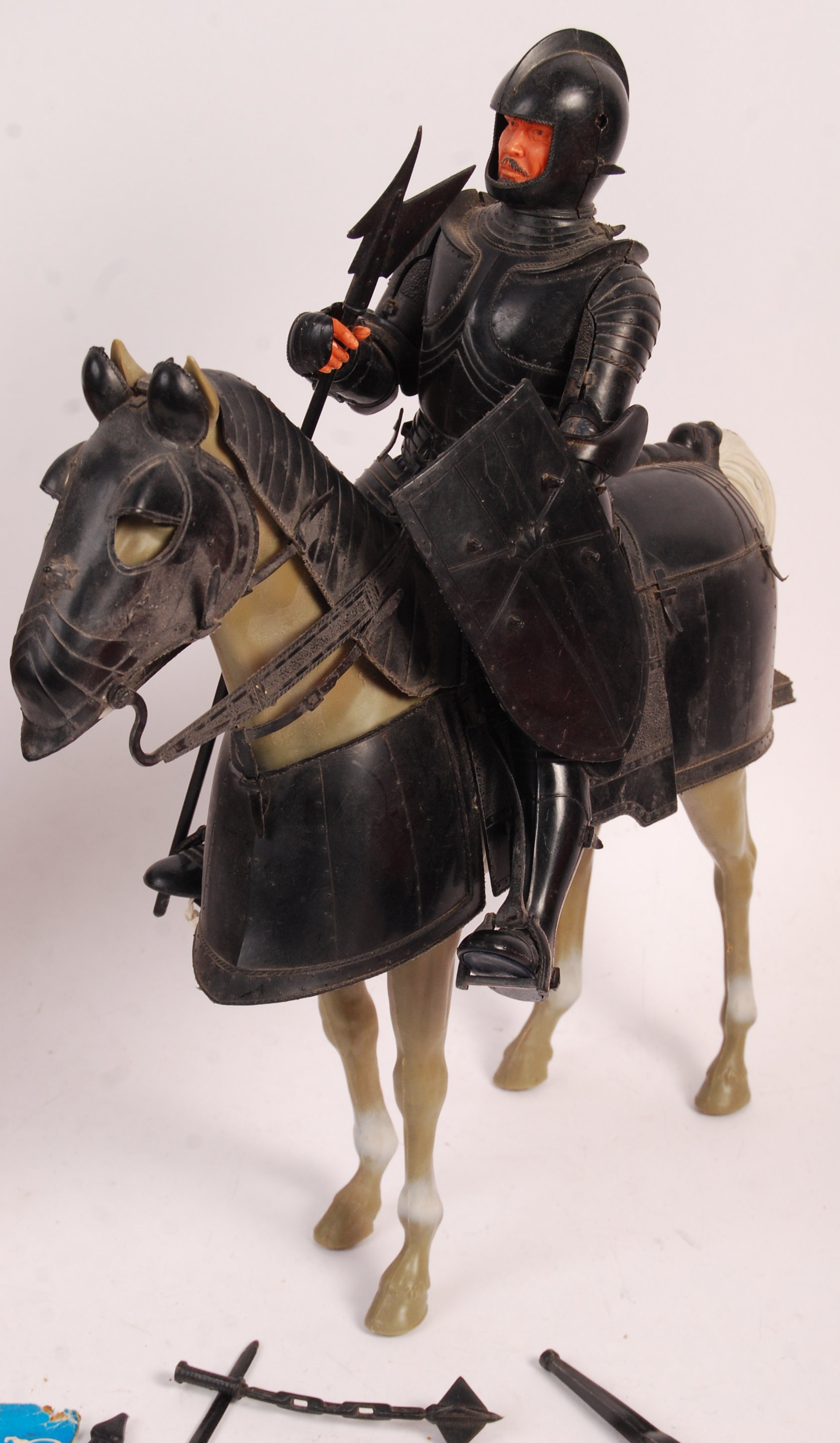 TWO VINTAGE MARX TOYS NOBLE KNIGHTS ON ARMOURED HORSES - Image 3 of 6