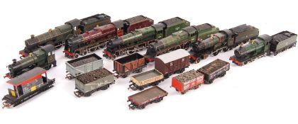 A GOOD COLLECTION OF 00 GAUGE LOCOMOTIVES AND ROLLING STOCK