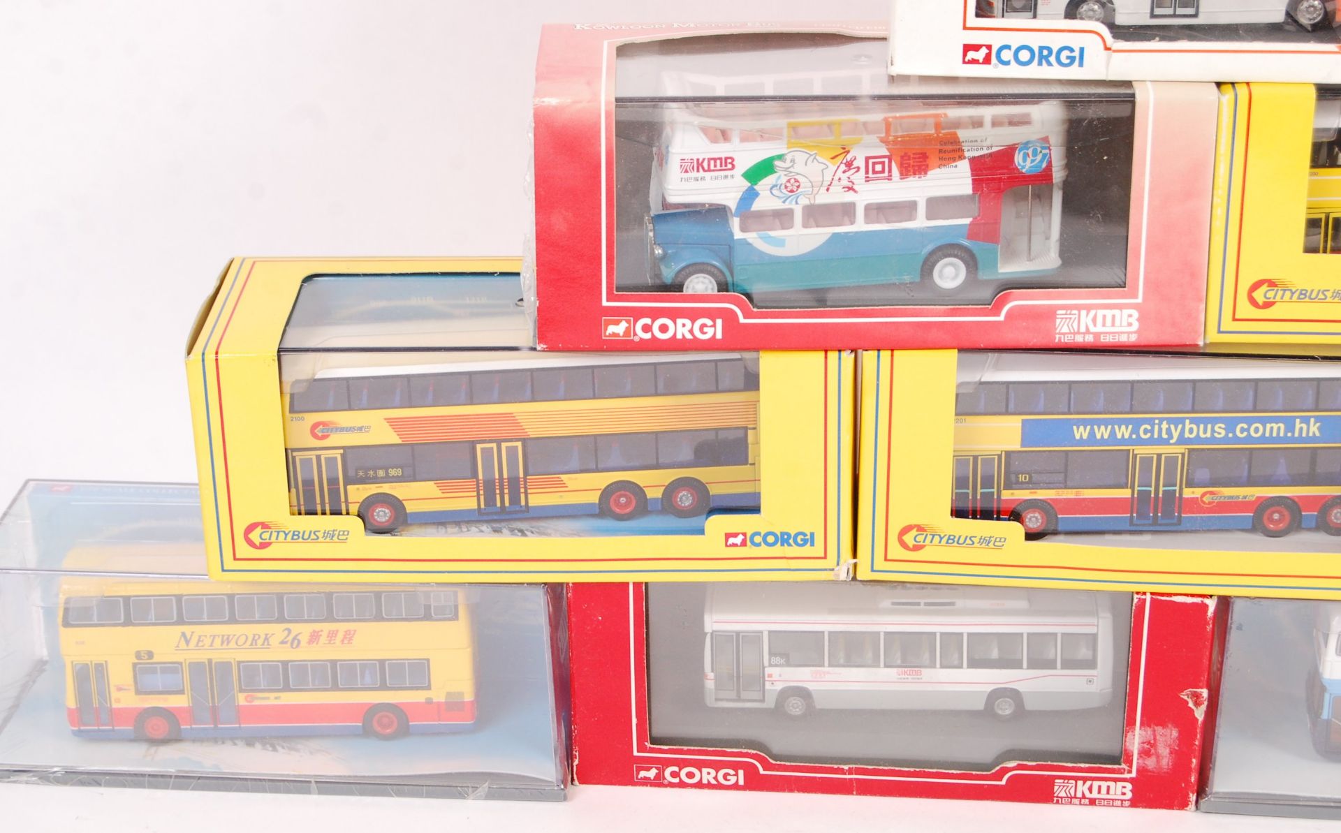 COLLECTION OF 14 CORGI OMNIBUS DIECAST BUS MODELS - Bild 2 aus 4