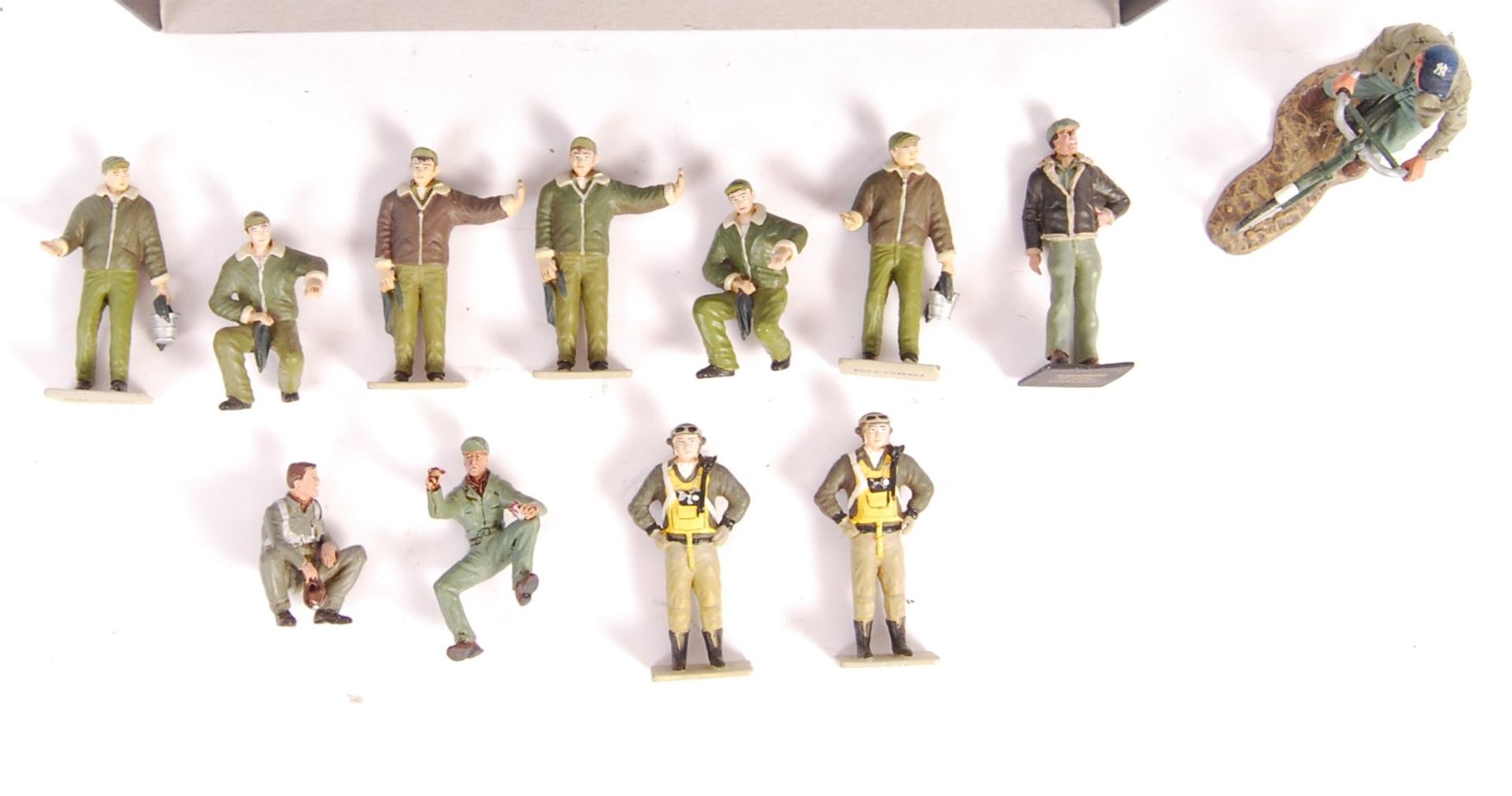 ASSORTED CORGI 1:32 SCALE DIECAST MODEL MILITARY FIGURES - Bild 2 aus 4