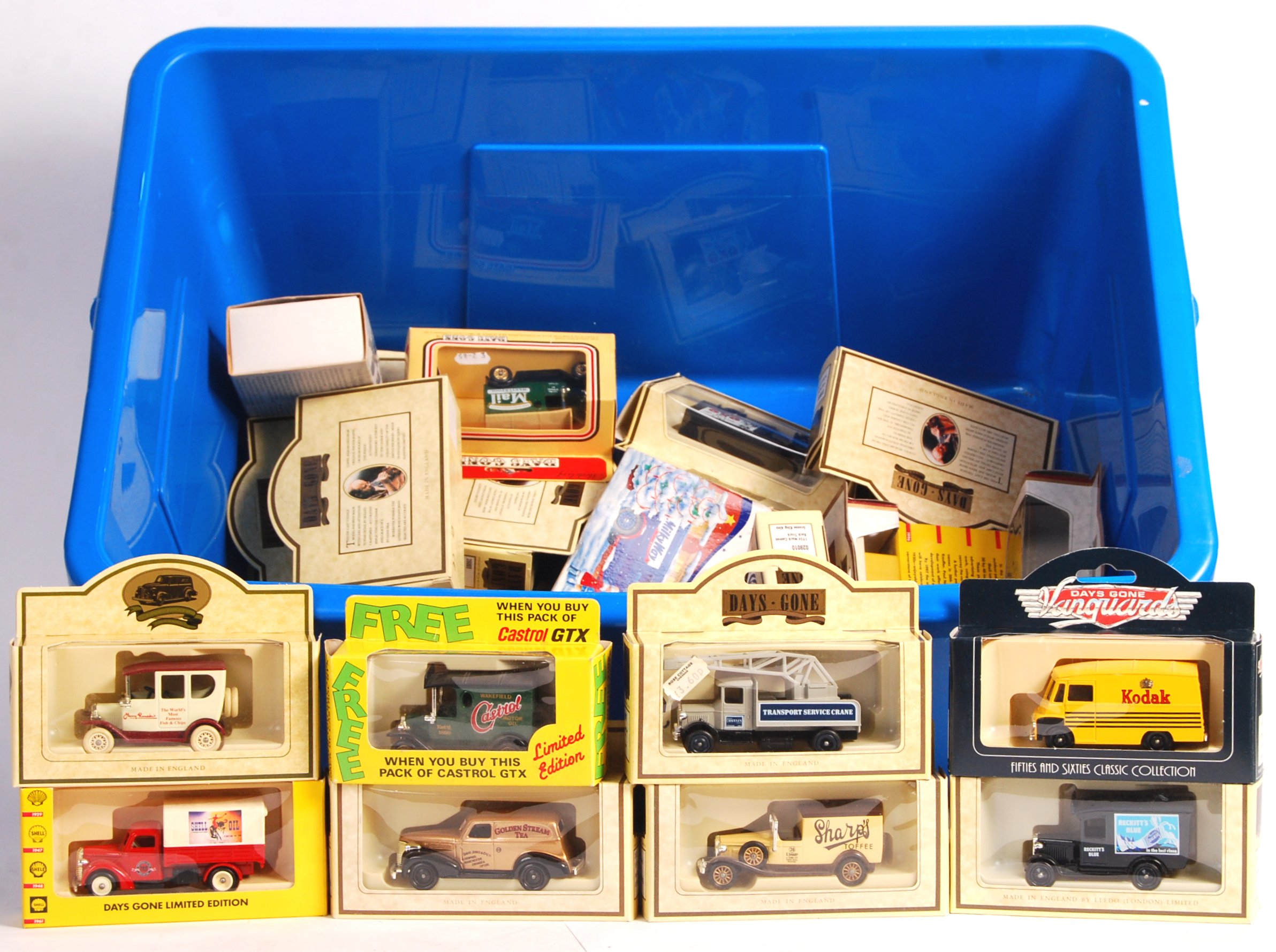 COLLECTION OF ASSORTED BOXED DIECAST - LLEDO, VANGUARDS ETC
