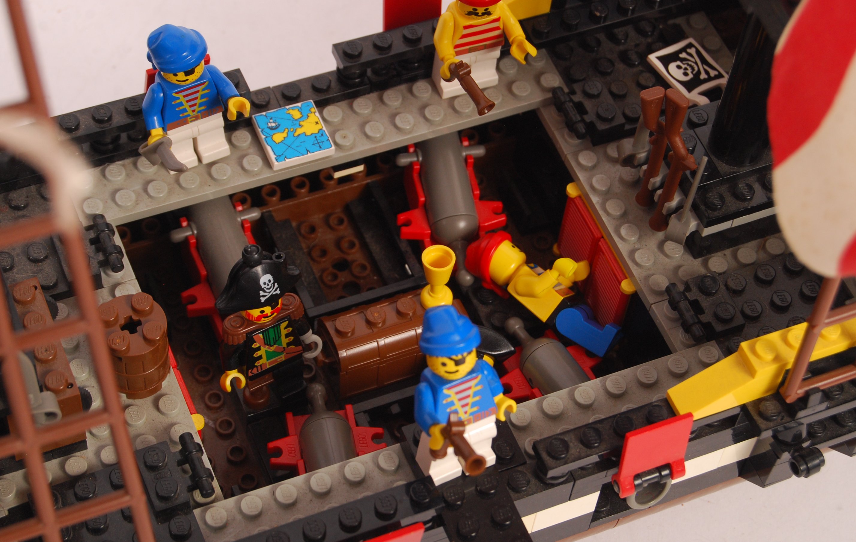 RARE LEGO LEGOLAND PIRATES ' BLACK SEAS BARRACUDA ' SHIP - Image 2 of 6