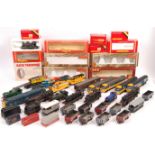 LARGE COLLECTION OF ASSORTED 00 GAUGE MODEL RAILWAY ITEMS