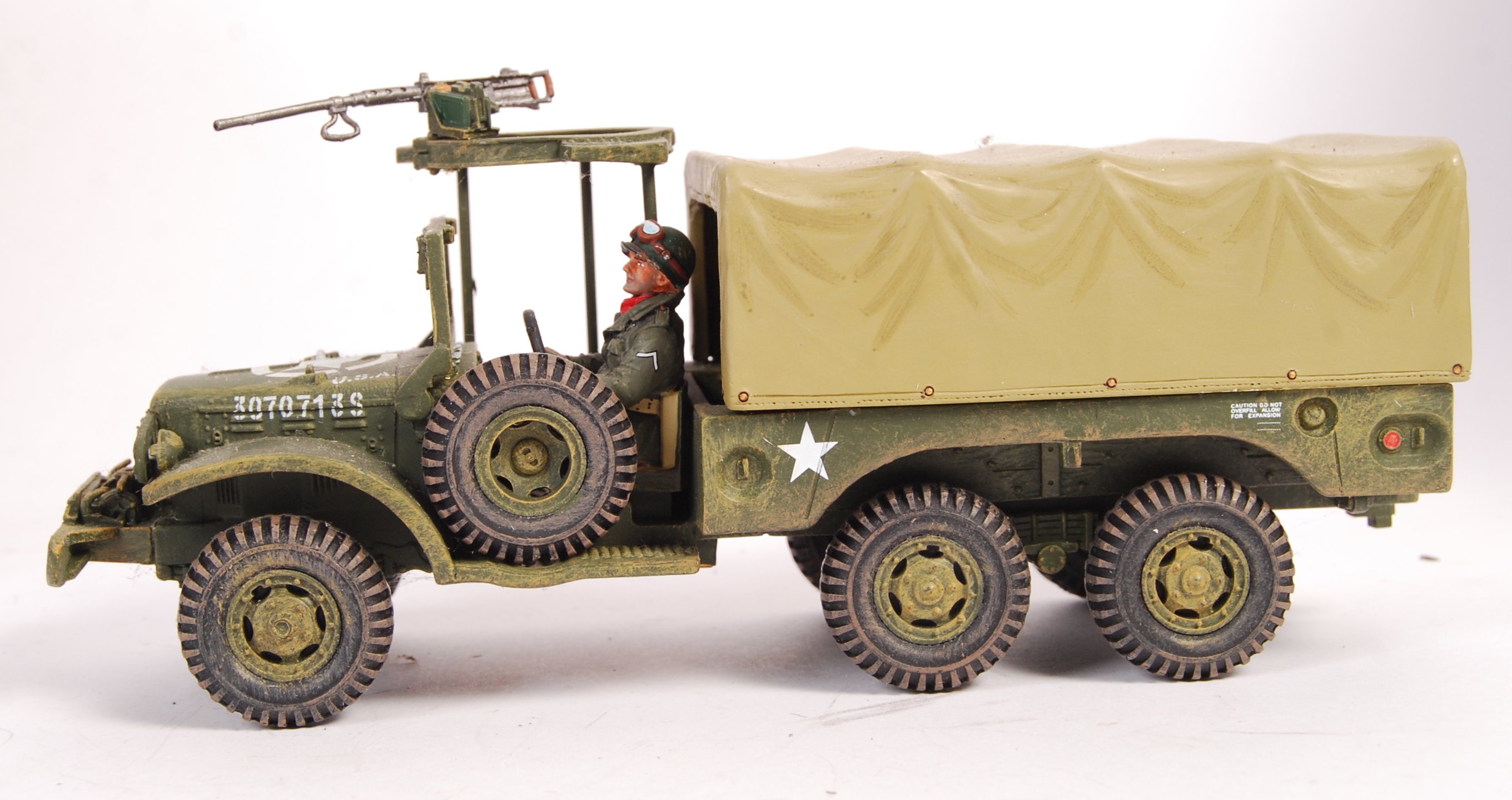 KING & COUNTRY BOXED 1:30 SCALE MODEL BATTLE OF THE BULGE VEHICLE - Image 4 of 6