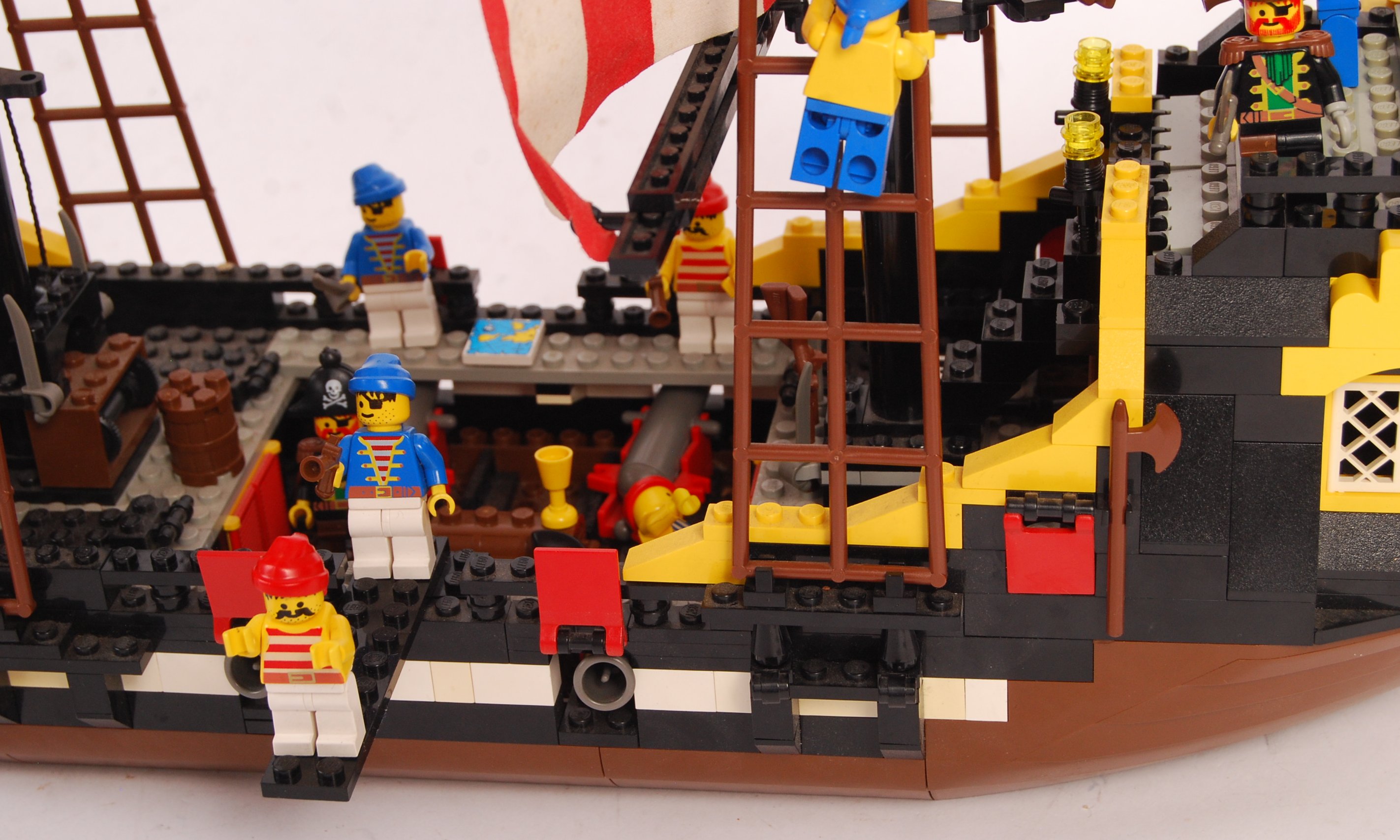 RARE LEGO LEGOLAND PIRATES ' BLACK SEAS BARRACUDA ' SHIP - Image 4 of 6