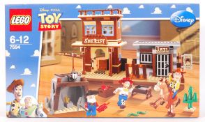 LEGO TOY STORY SET NO. 7594 ' WOODY'S ROUNDUP ' BOXED SET