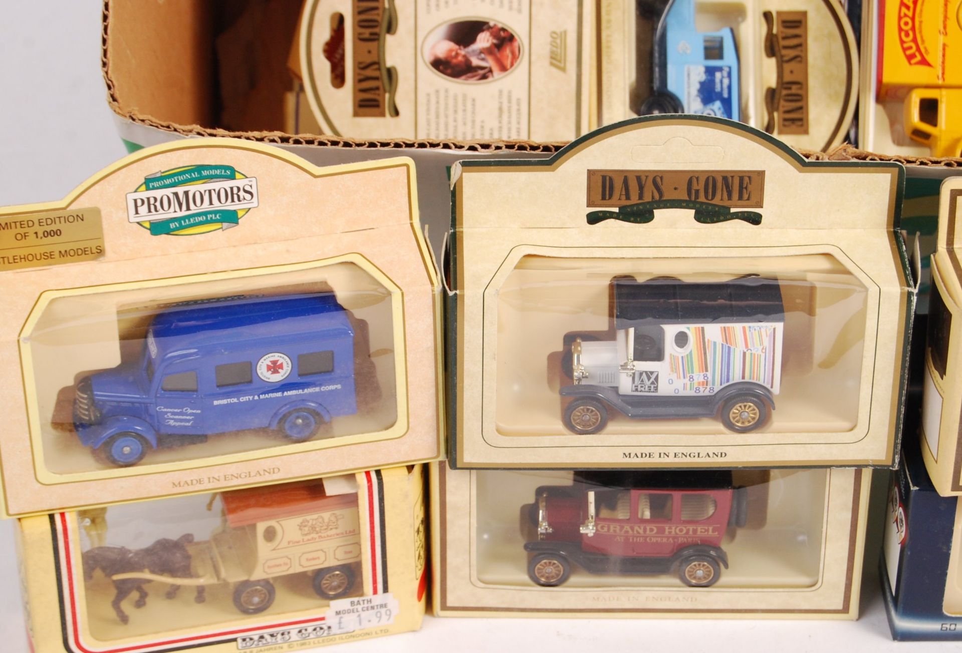 COLLECTION OF ASSORTED BOXED DIECAST MODEL VEHICLES - Bild 2 aus 4