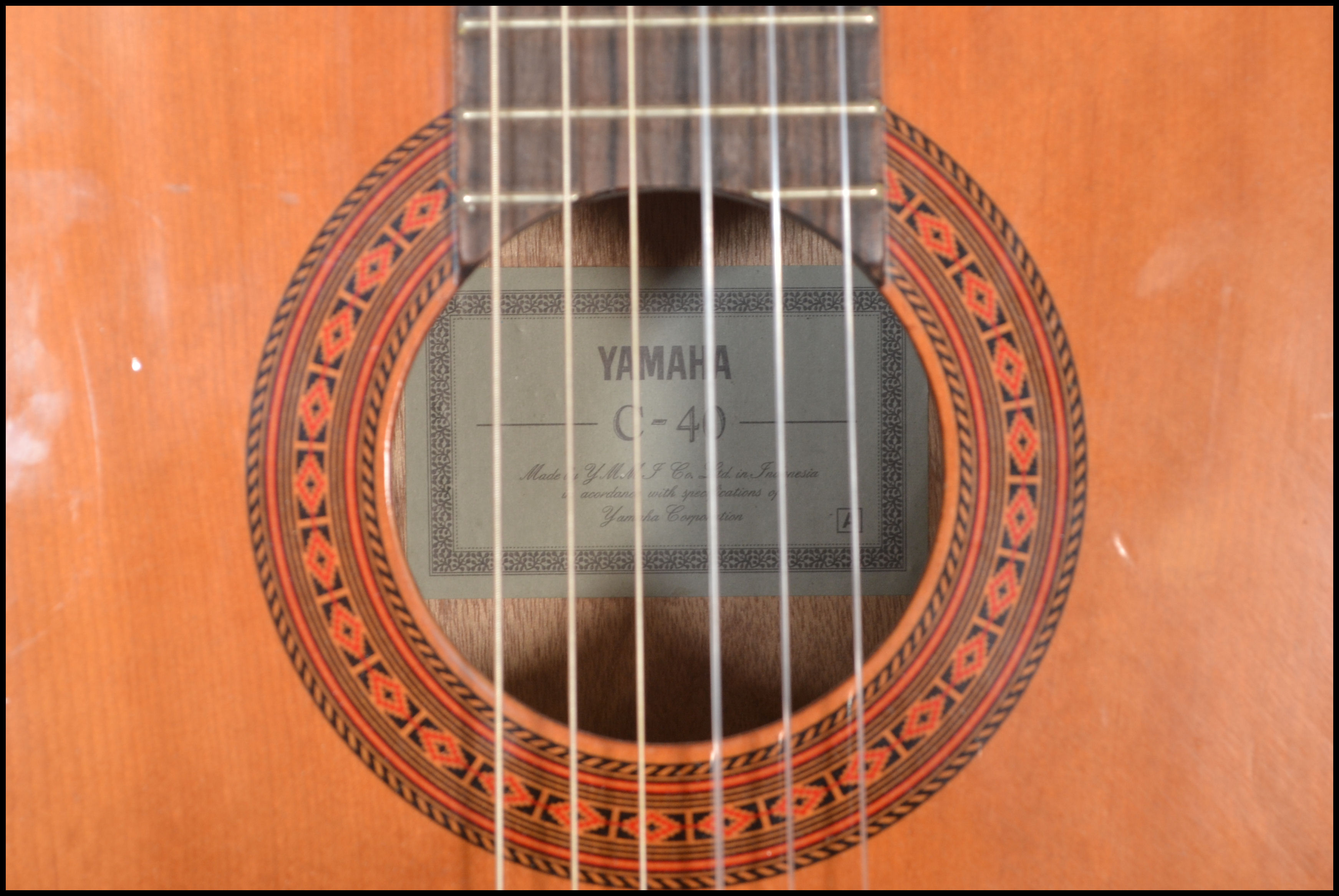 A Yamaha C40 six string acoustic guitar having a s - Image 4 of 5