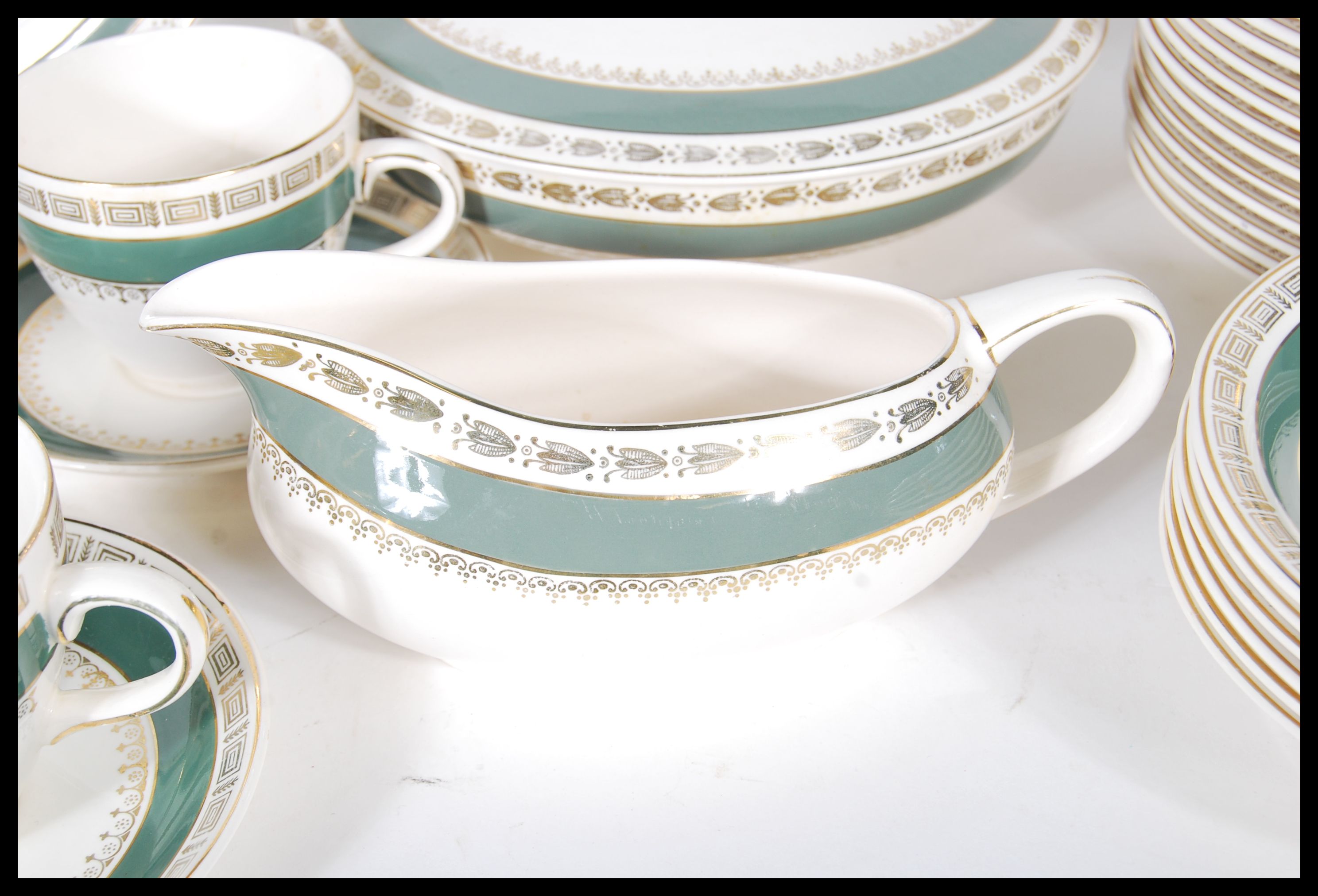 An extensive Crown Ducal dinner service in the 'Ch - Image 8 of 11