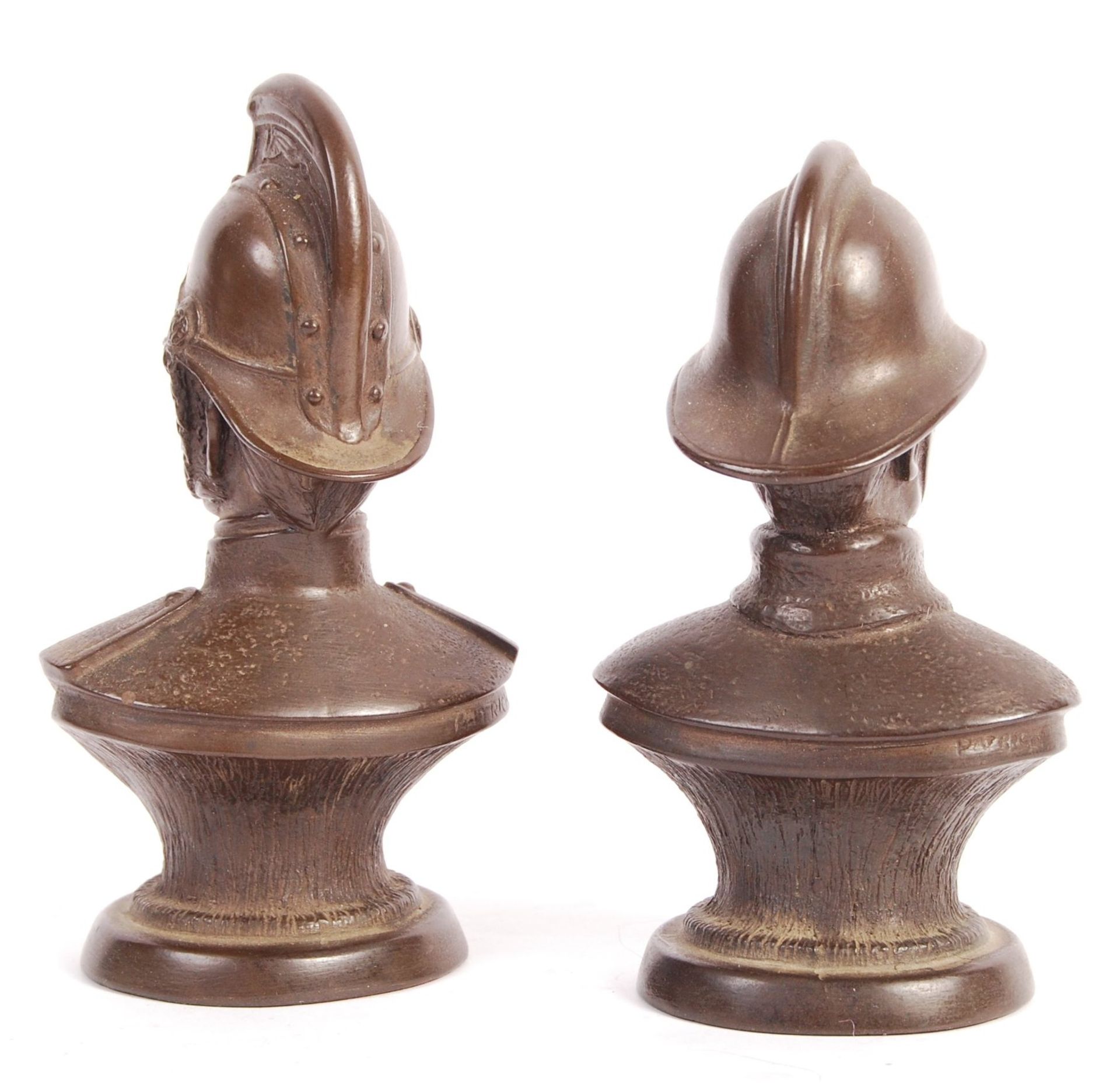 PAIR OF VINTAGE BRONZE EFFECT FIREMAN BUSTS - Bild 4 aus 4