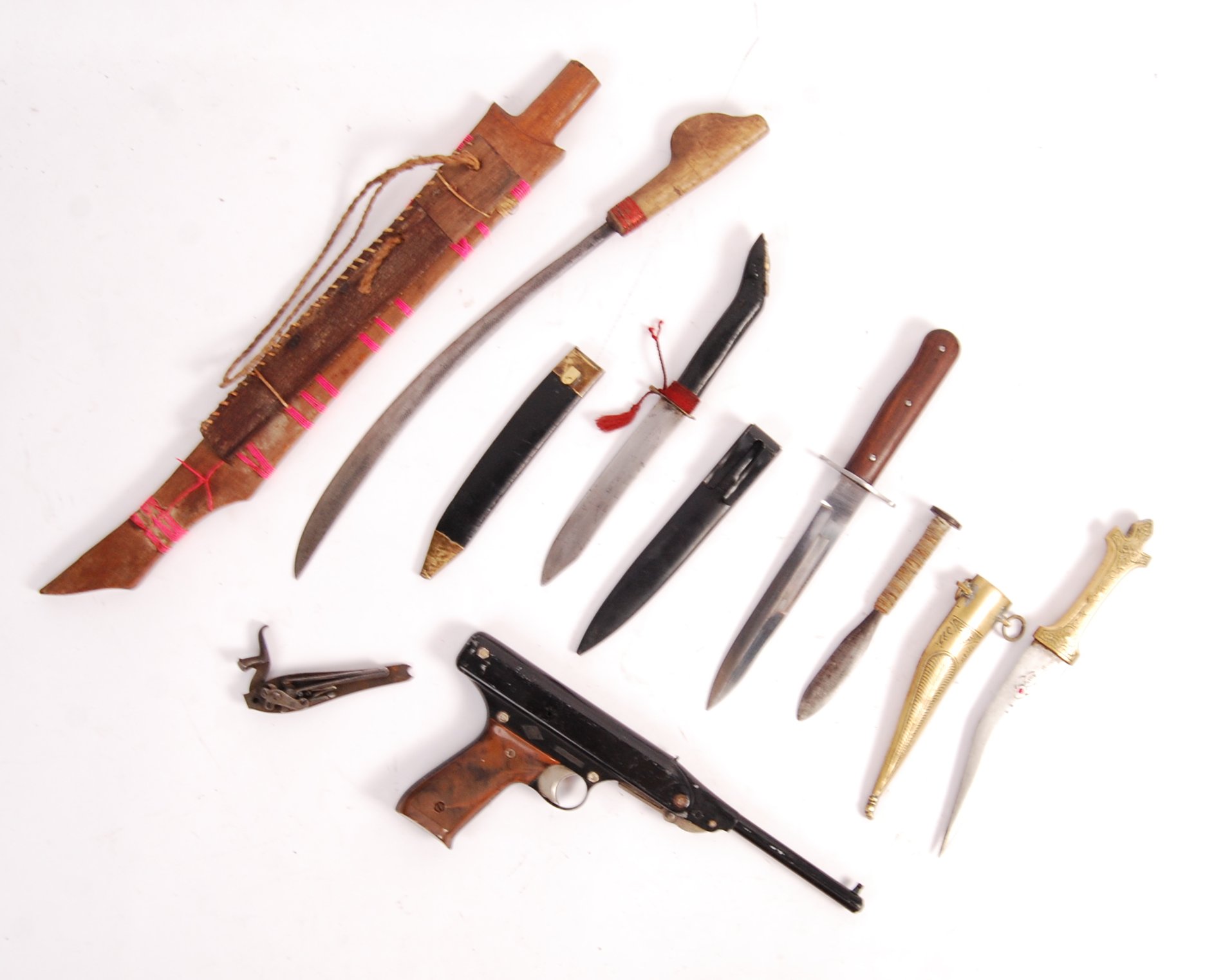 ASSORTED 20TH CENTURY ARMS, DAGGERS AND AN AIR PSISTOL - Image 2 of 4