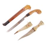 20TH CENTURY INDIAN AND NORTH AFRICAN KNIVES / DAGGERS