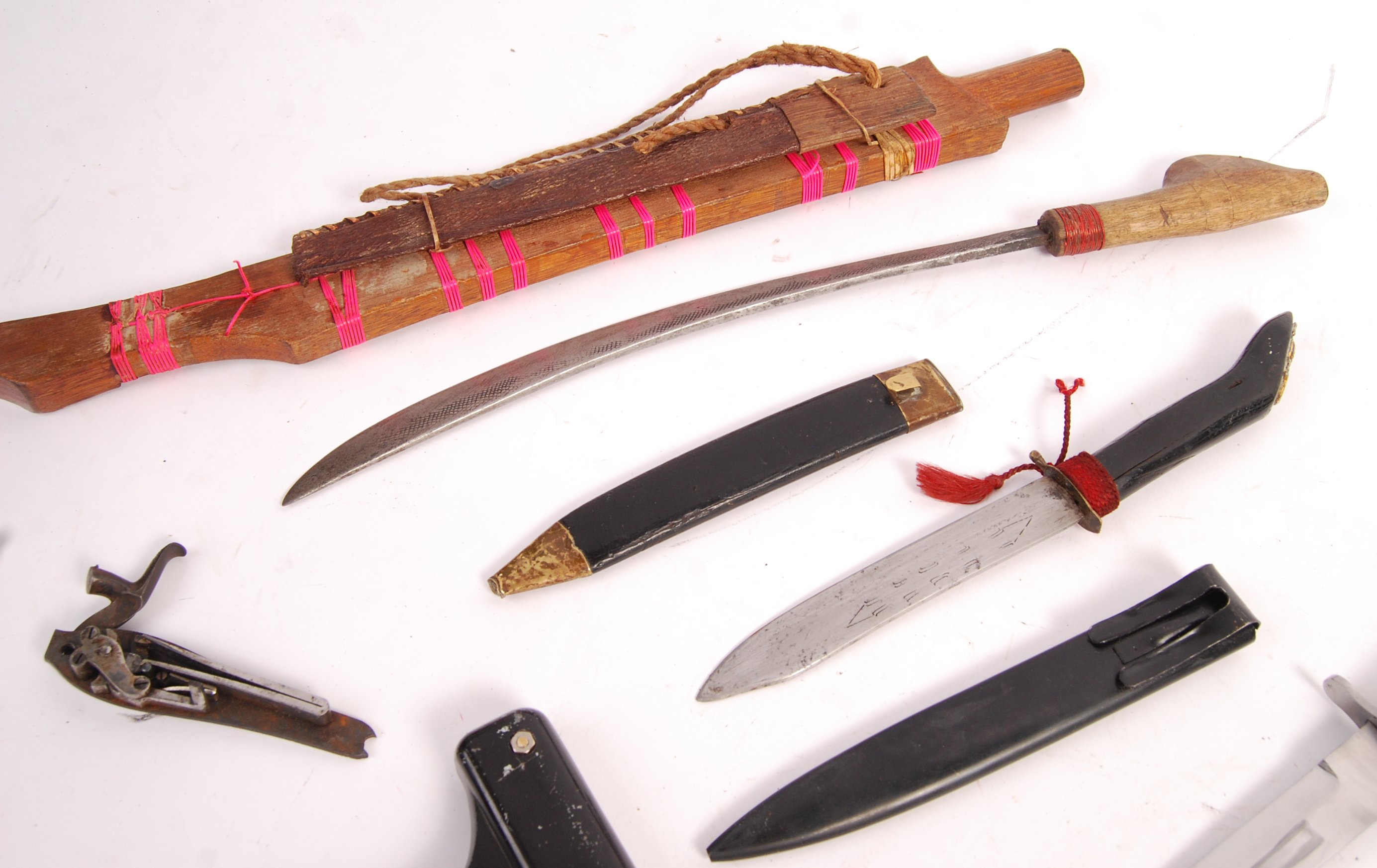 ASSORTED 20TH CENTURY ARMS, DAGGERS AND AN AIR PSISTOL - Image 3 of 4