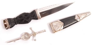 SILVER HALLMARKED AND MOUNTED SCOTTISH DIRK DAGGER IN BOX