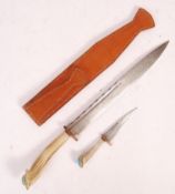 FINE LATE 20TH CENTURY PATTERN WELD STEEL HUNTING KNIFE SET