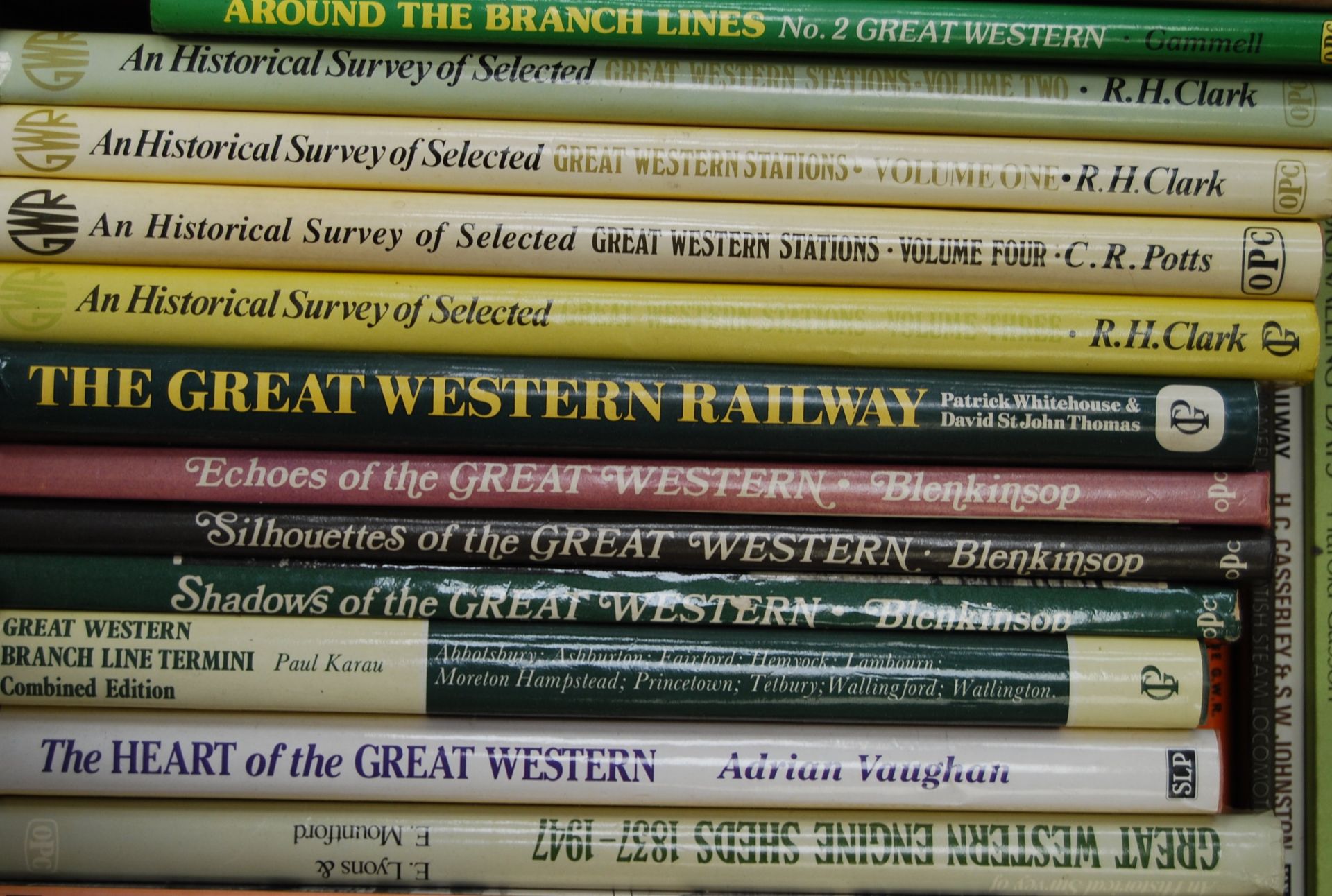 COLLECTION OF GWR RELATED TRAIN BOOKS - Bild 2 aus 5