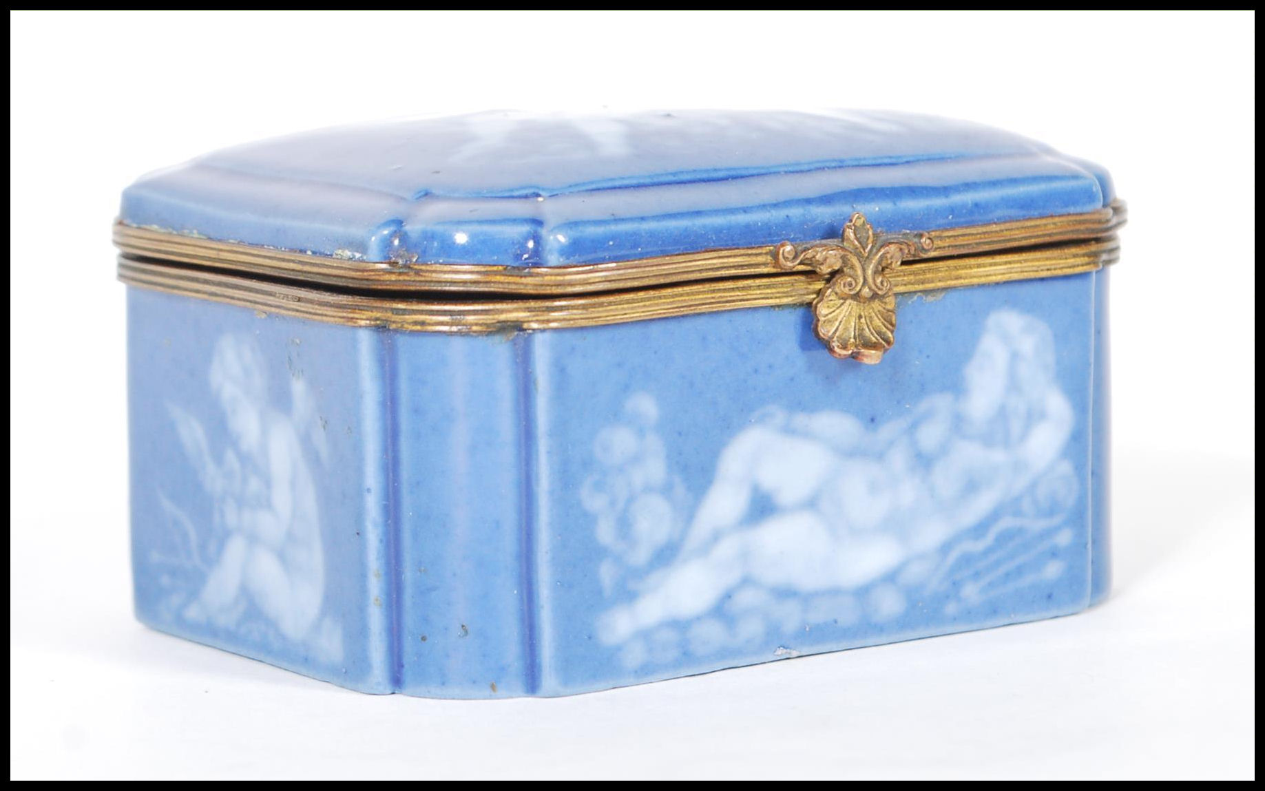 An early 20th Century continental German porcelain blue ceramic casket / trinket box with a pat