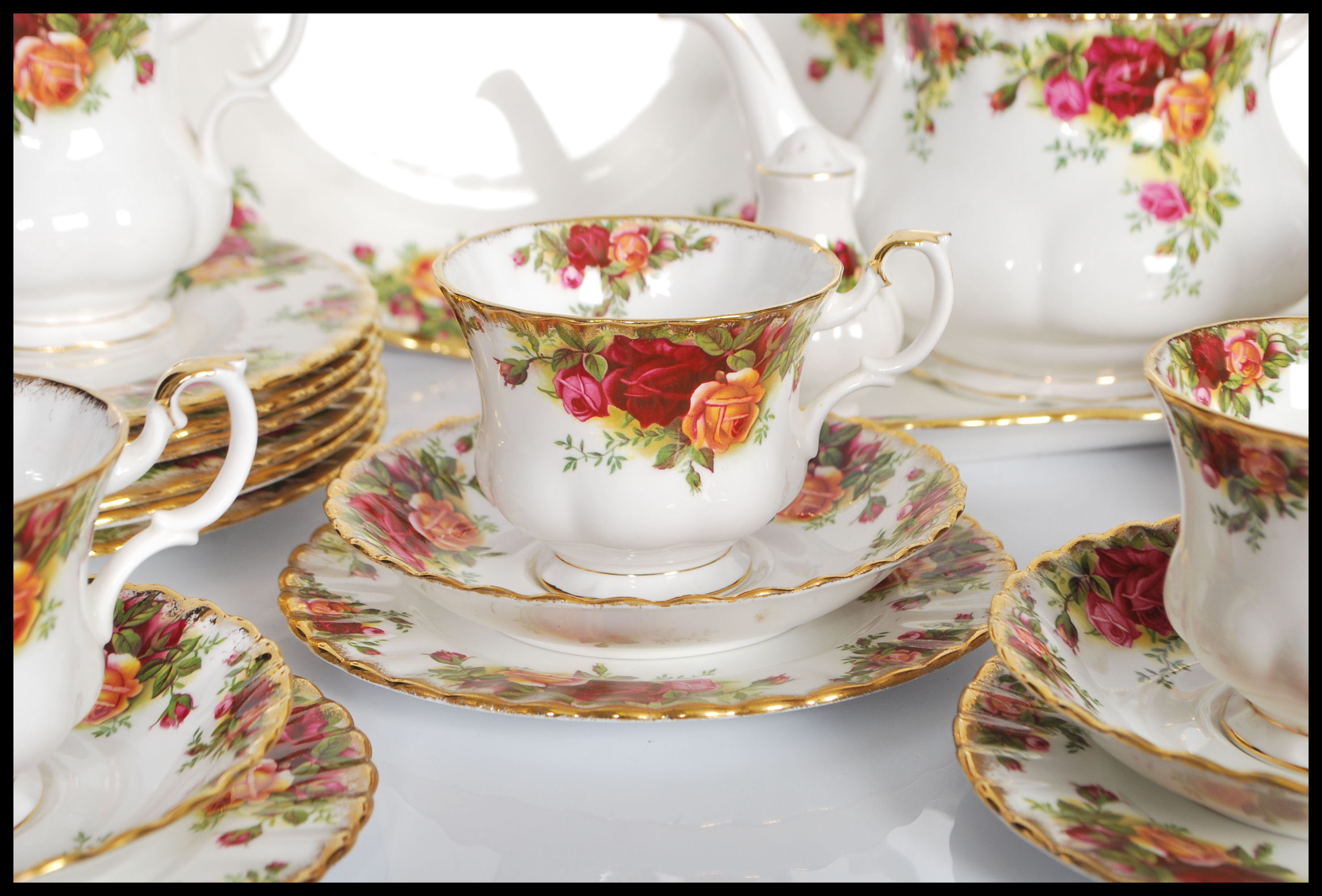 A Royal Albert bone China dinner / tea service in the Country Roses pattern. Consisting of dinner - Image 3 of 10