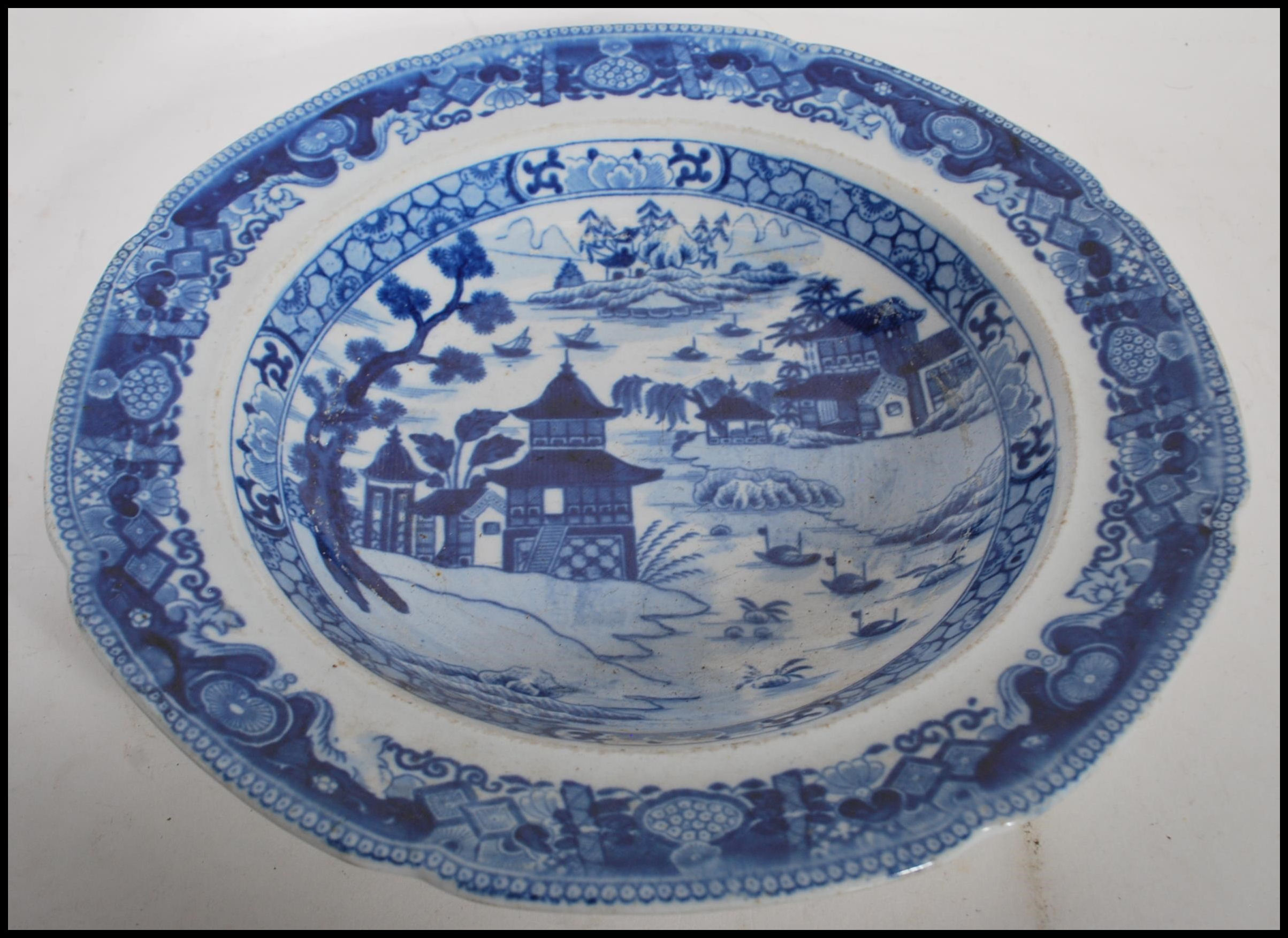 A group of 19th Century blue and white English china wares to include a large willow pattern - Image 11 of 15