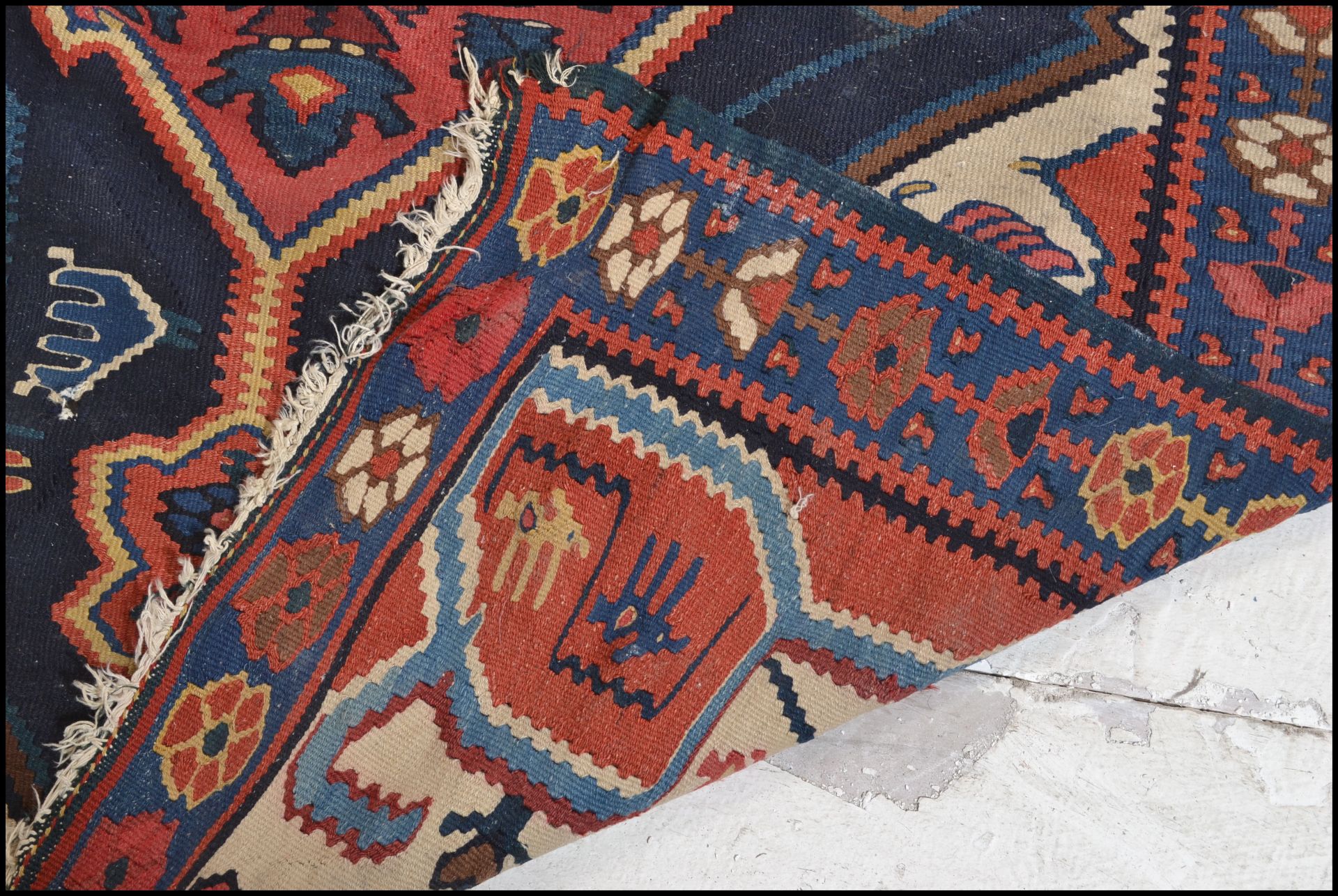 A 20th Century Persian Islamic multi coloured Kelim / Kilim woven floor rug having central medalon - Bild 6 aus 6