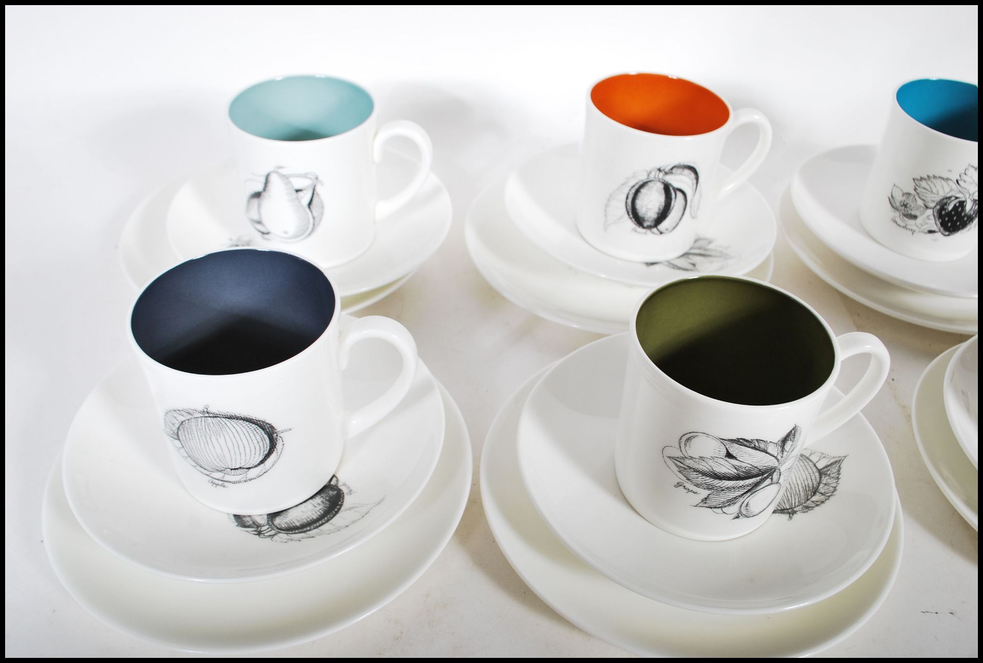 A retro Susie Cooper for Wedgwood coffee service in black fruit pattern to include eight coffee - Bild 3 aus 7