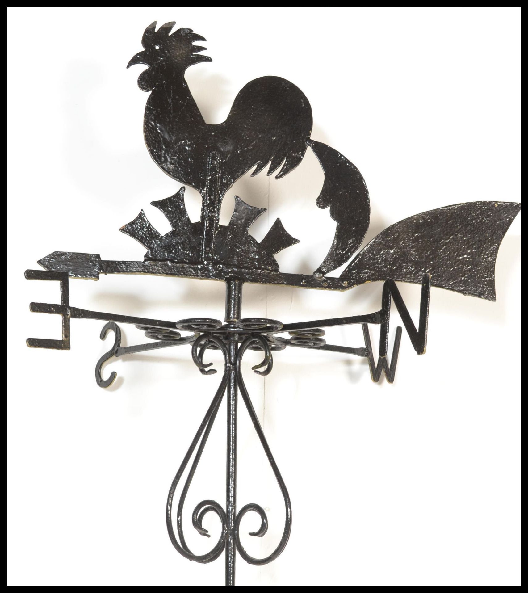 A early 20th Century cast iron weather vane having scroll work to body with cockerel, moon and sun - Bild 4 aus 7