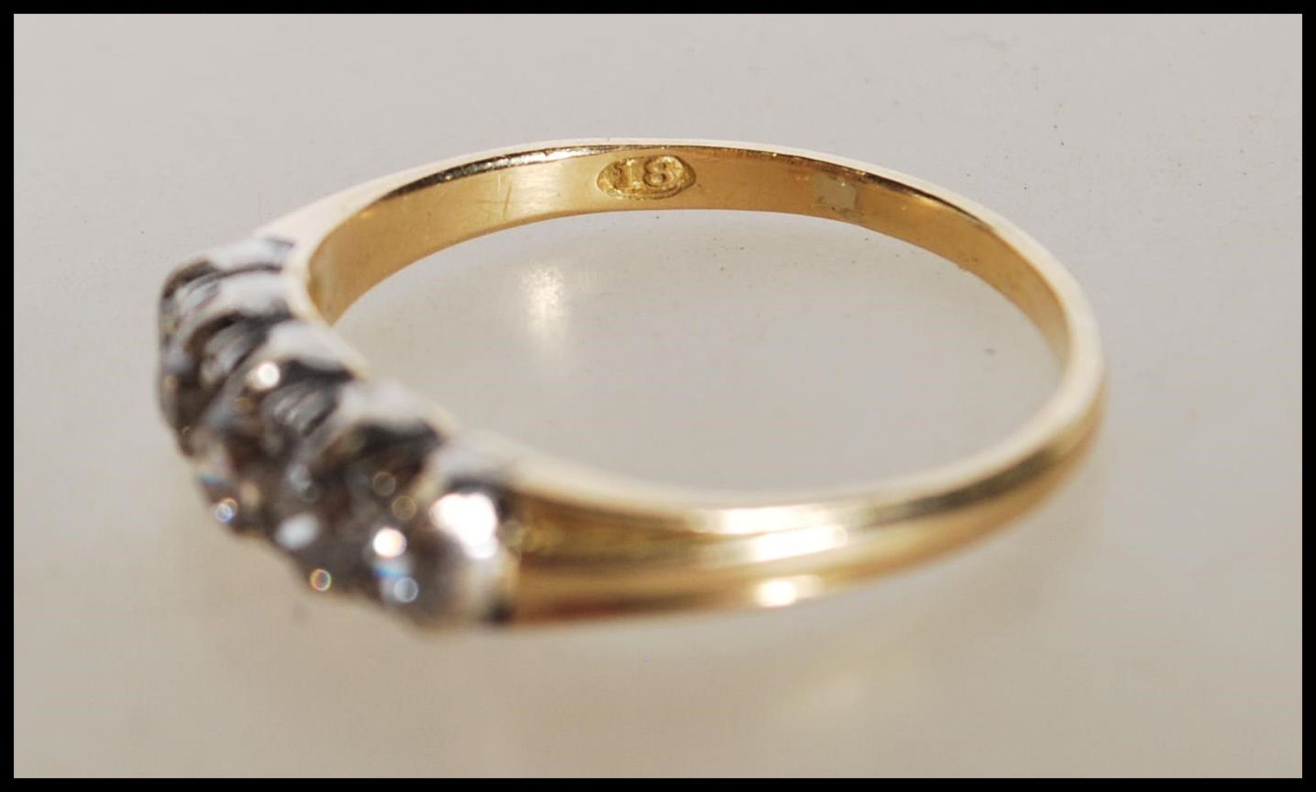 A stamped 18ct yellow gold ring set with five diamonds of approx 90pts. Ring size T. Gross weight - Bild 5 aus 5