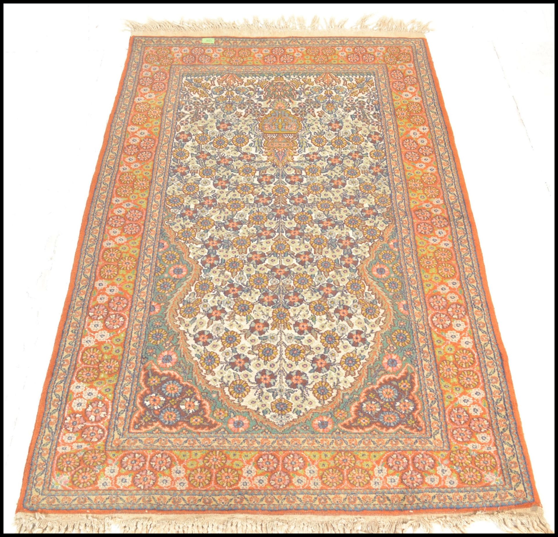 An early 20th Century persian style floor rug carpet, large central ornate panel surrounded by - Bild 2 aus 6