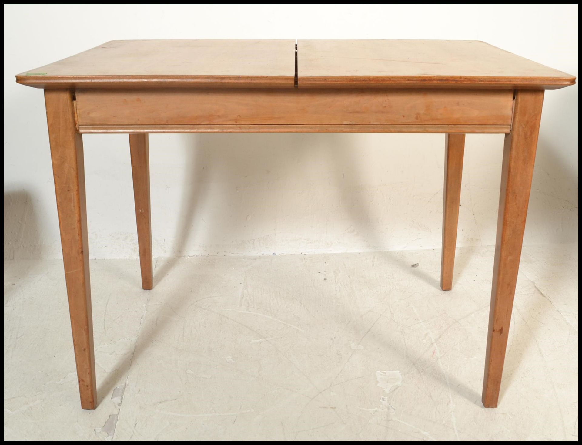 A mid 20th Century Gordon Russell of Broadway, extendable walnut draw leaf dining table and four - Bild 7 aus 7